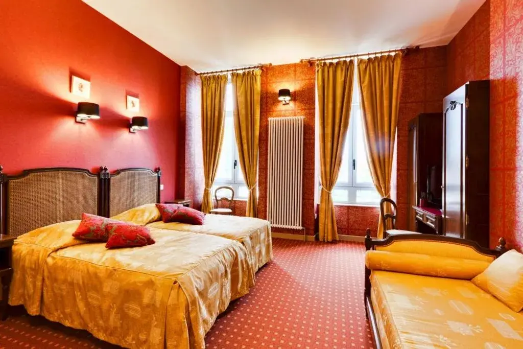Twin Room - single occupancy in La Maison Des Officiers Twin Room - single occupancy in La Maison Des Officiers