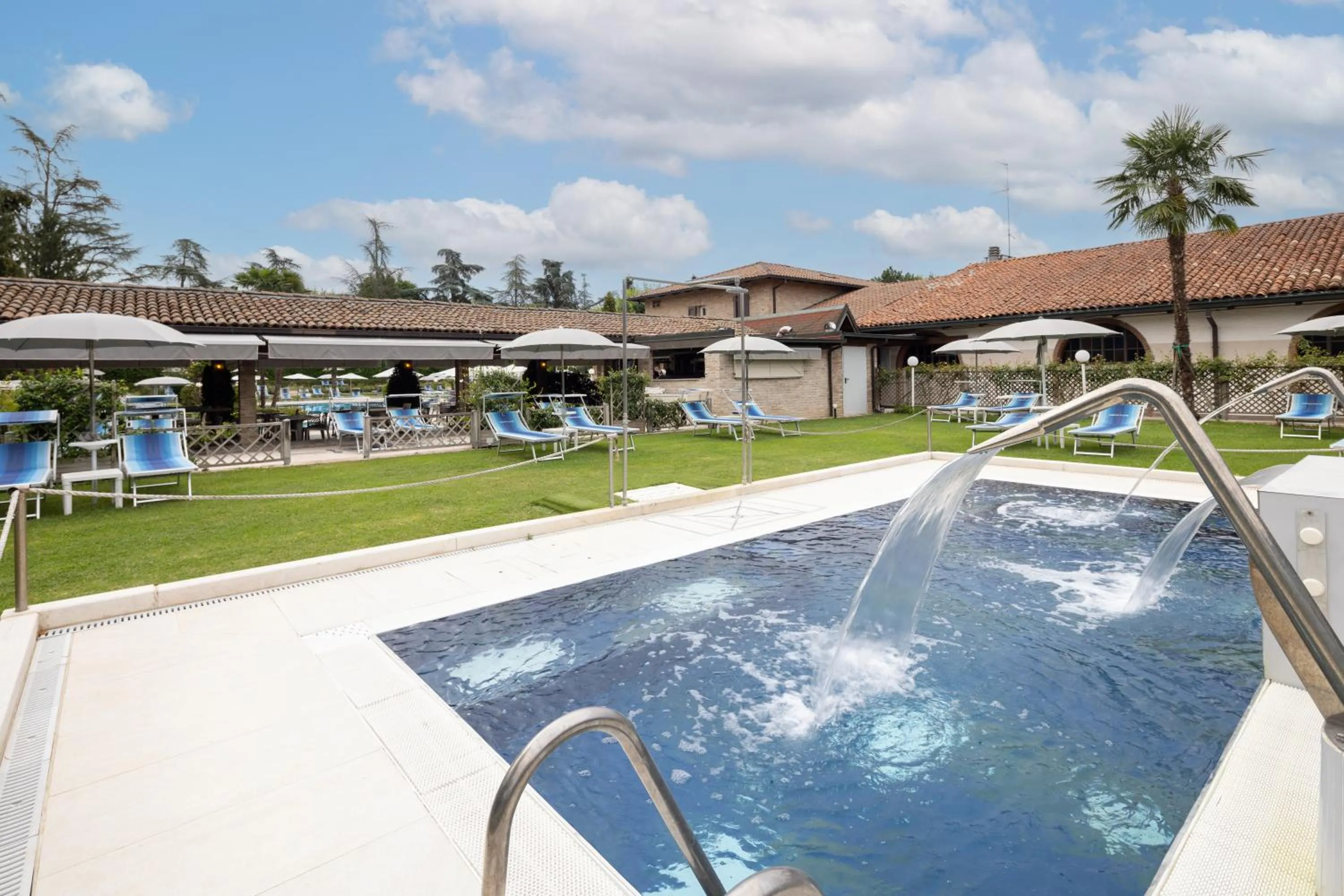 Swimming pool in Best Western Plus Hotel Modena Resort
