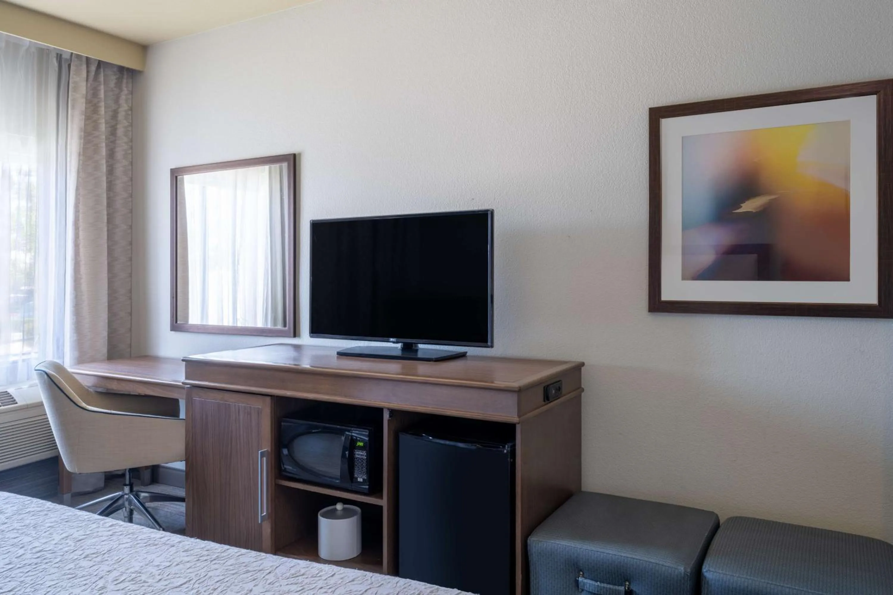 Bedroom in Hampton Inn by Hilton Irvine East - Lake Forest
