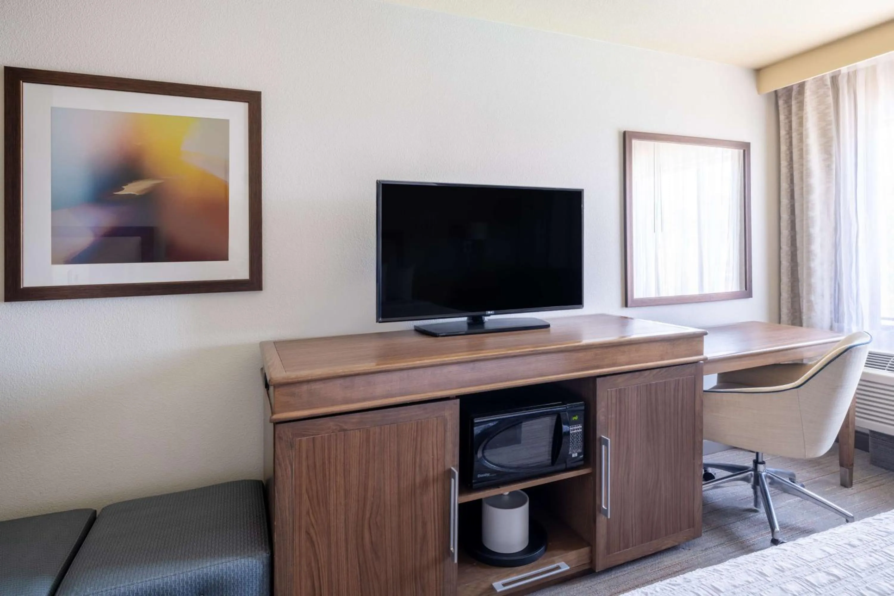 Bedroom in Hampton Inn by Hilton Irvine East - Lake Forest