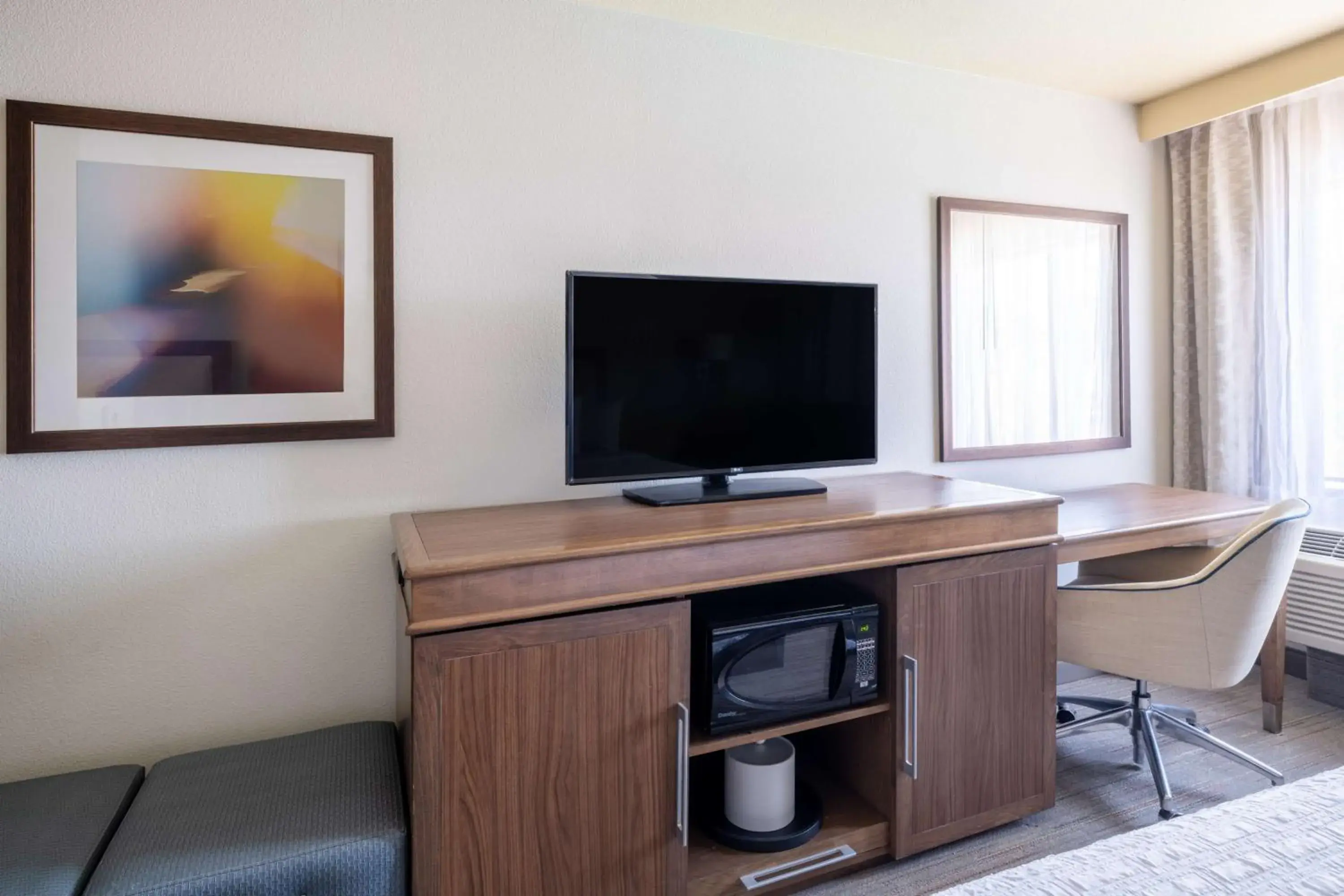 Bedroom in Hampton Inn by Hilton Irvine East - Lake Forest Bedroom in Hampton Inn by Hilton Irvine East - Lake Forest