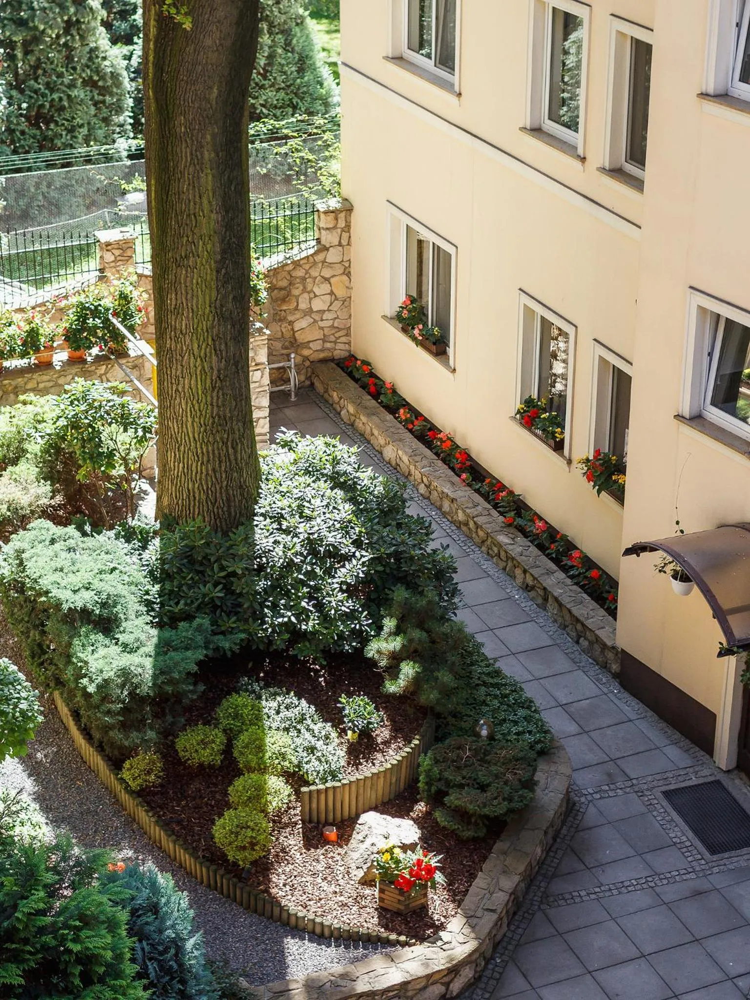 Facade/entrance in Elegant Apartments