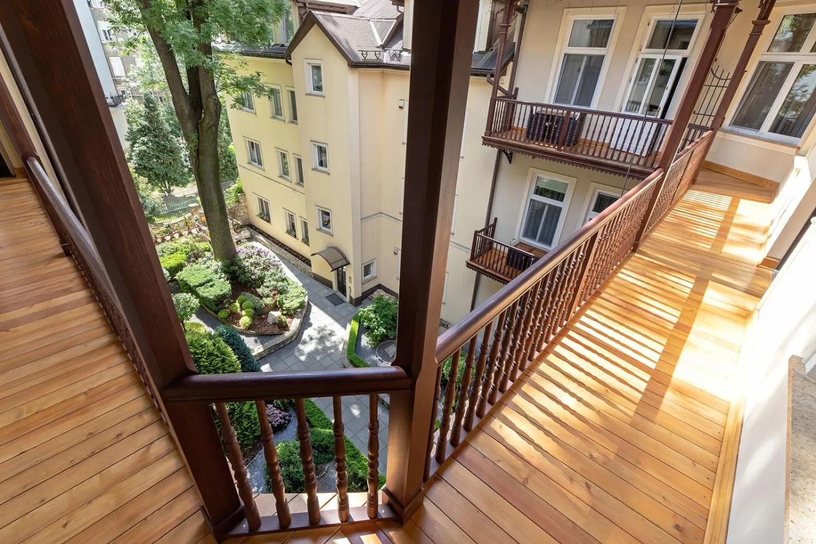Balcony/Terrace in Elegant Apartments