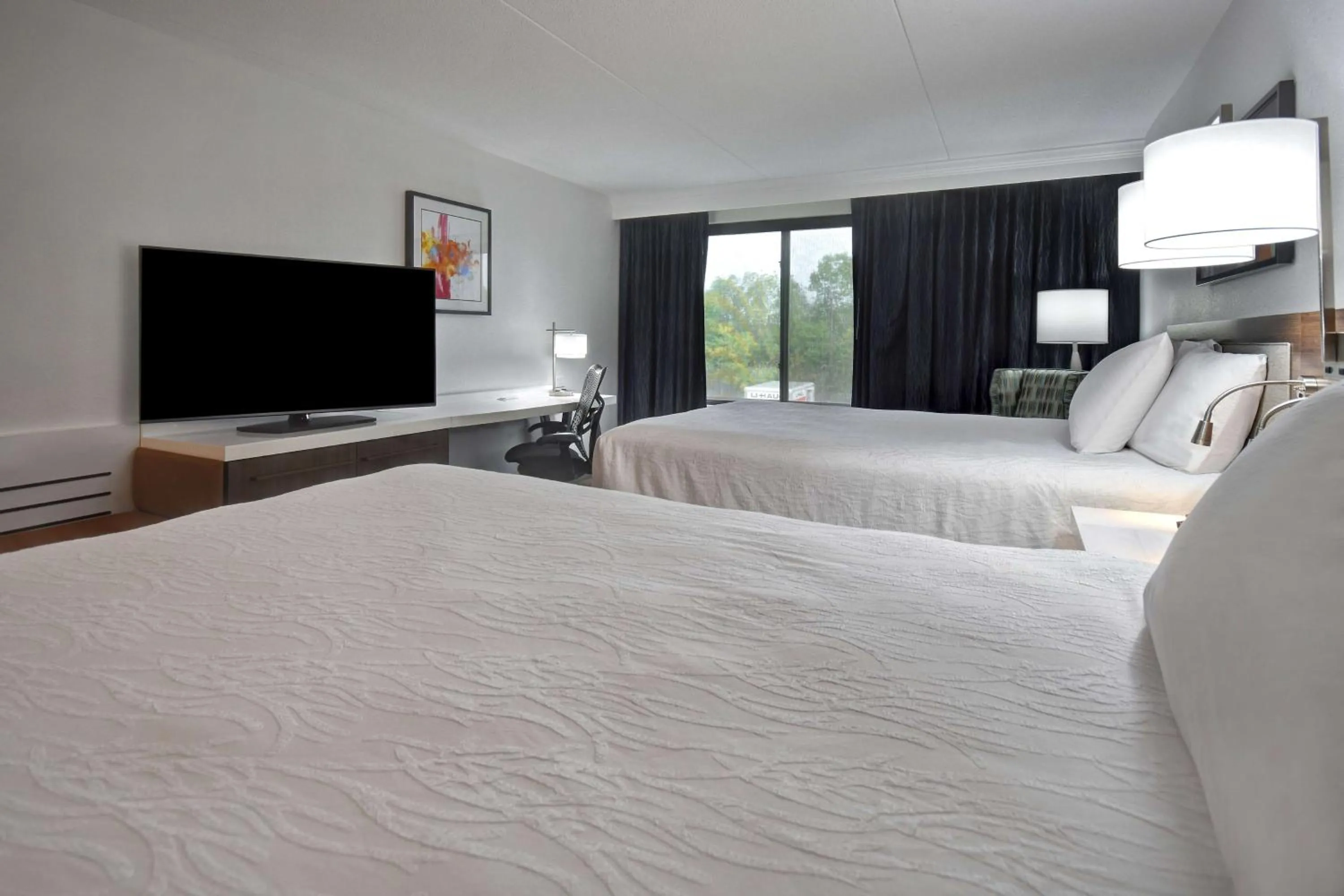 Bed in Hilton Garden Inn Detroit Metro Airport