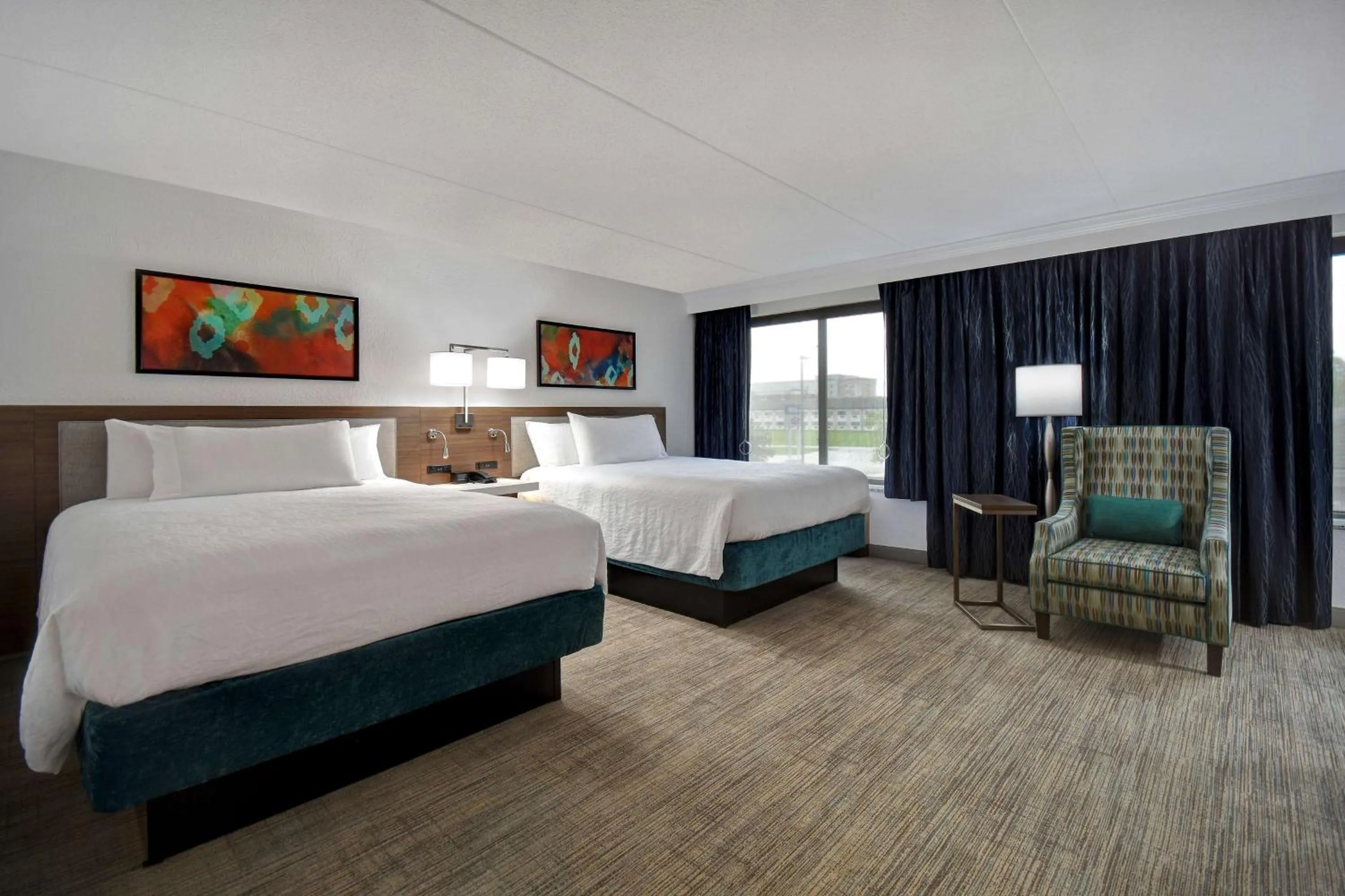 Bed in Hilton Garden Inn Detroit Metro Airport