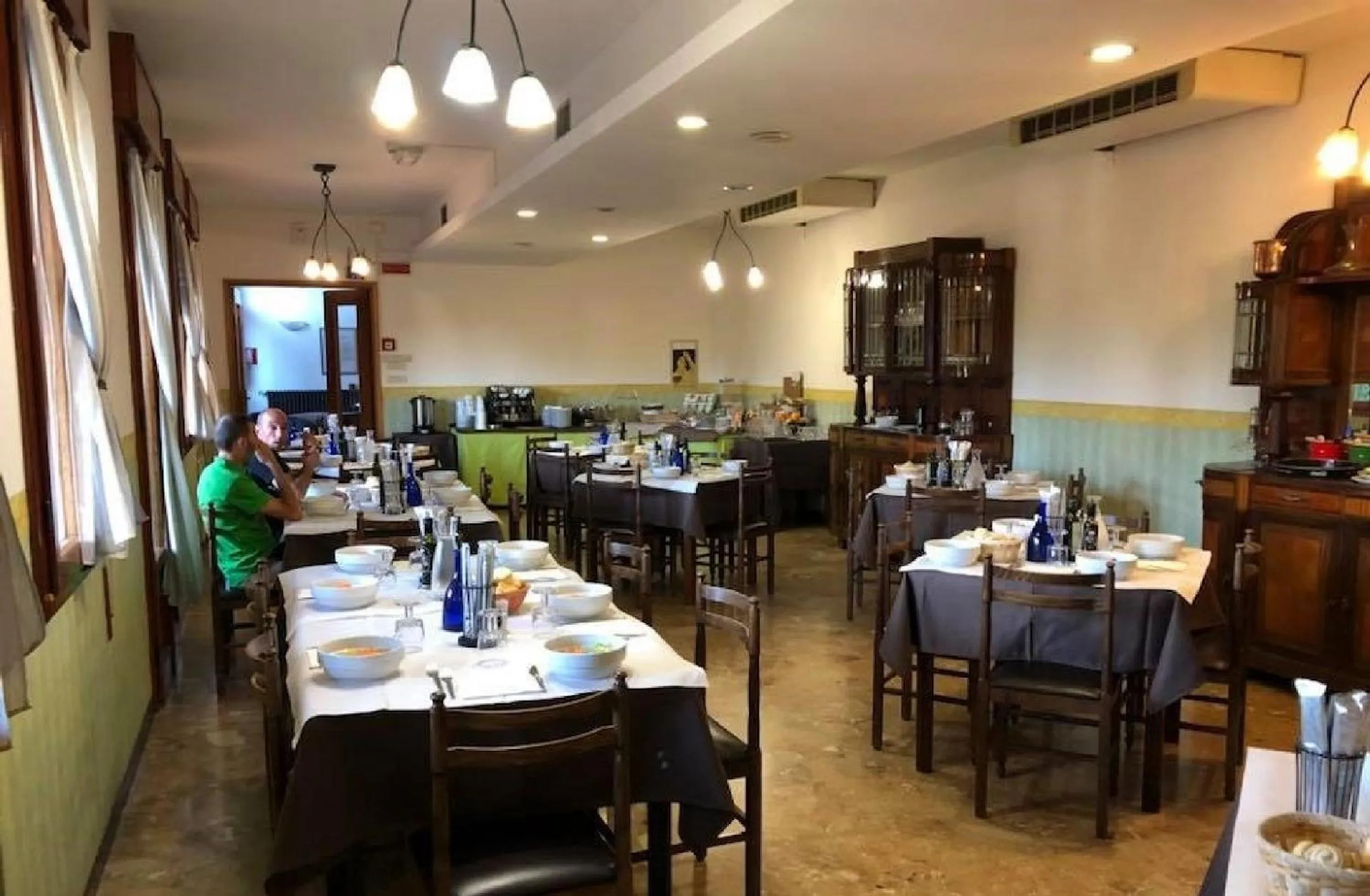 Restaurant/places to eat in Hotel Serena