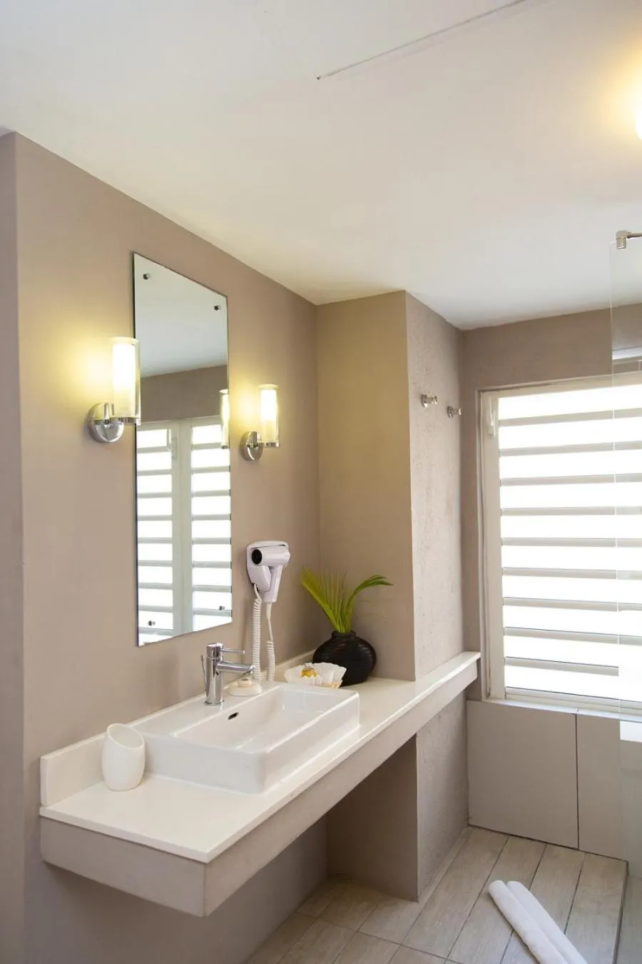 Bathroom in Friday Attitude