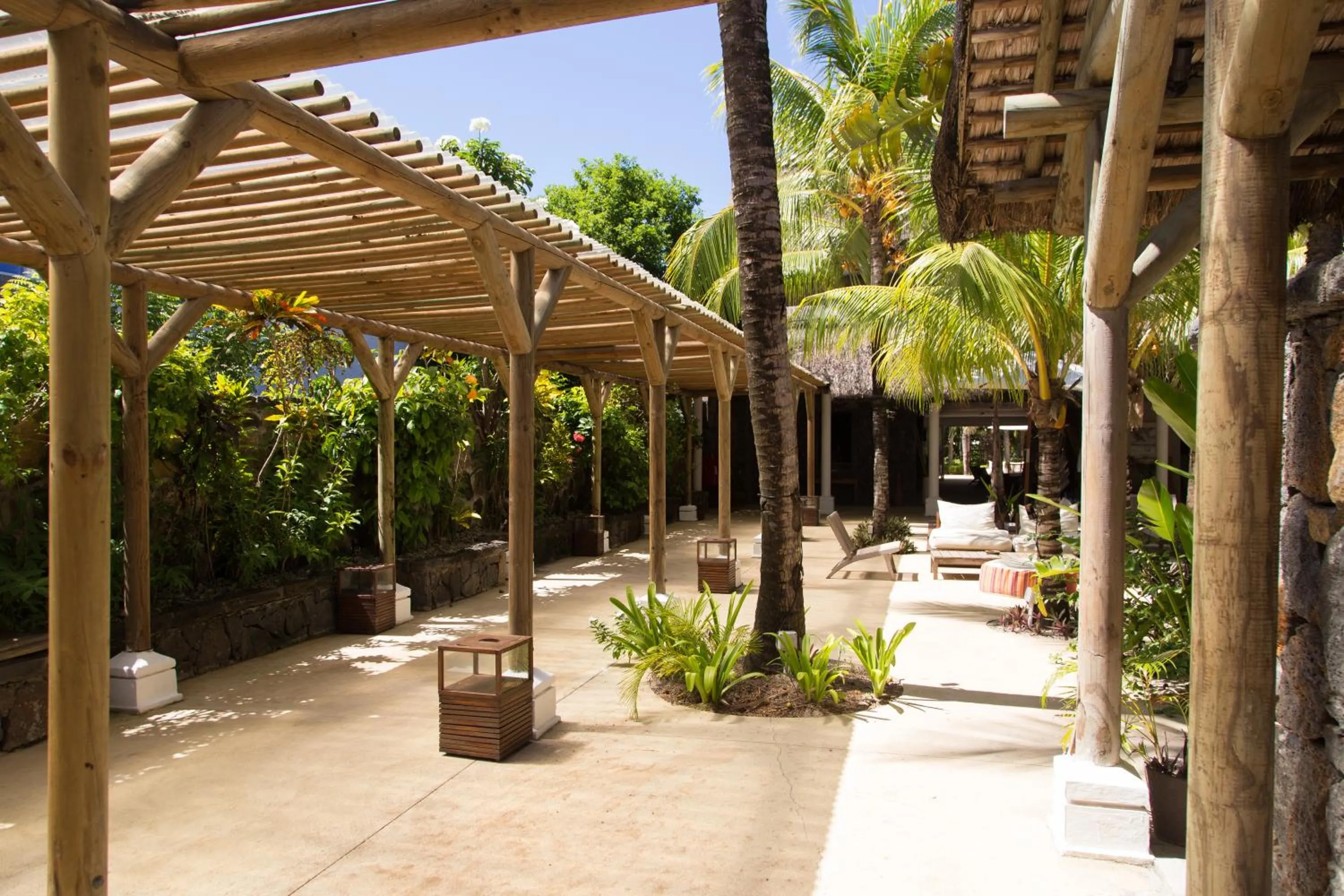 Facade/entrance in Friday Attitude