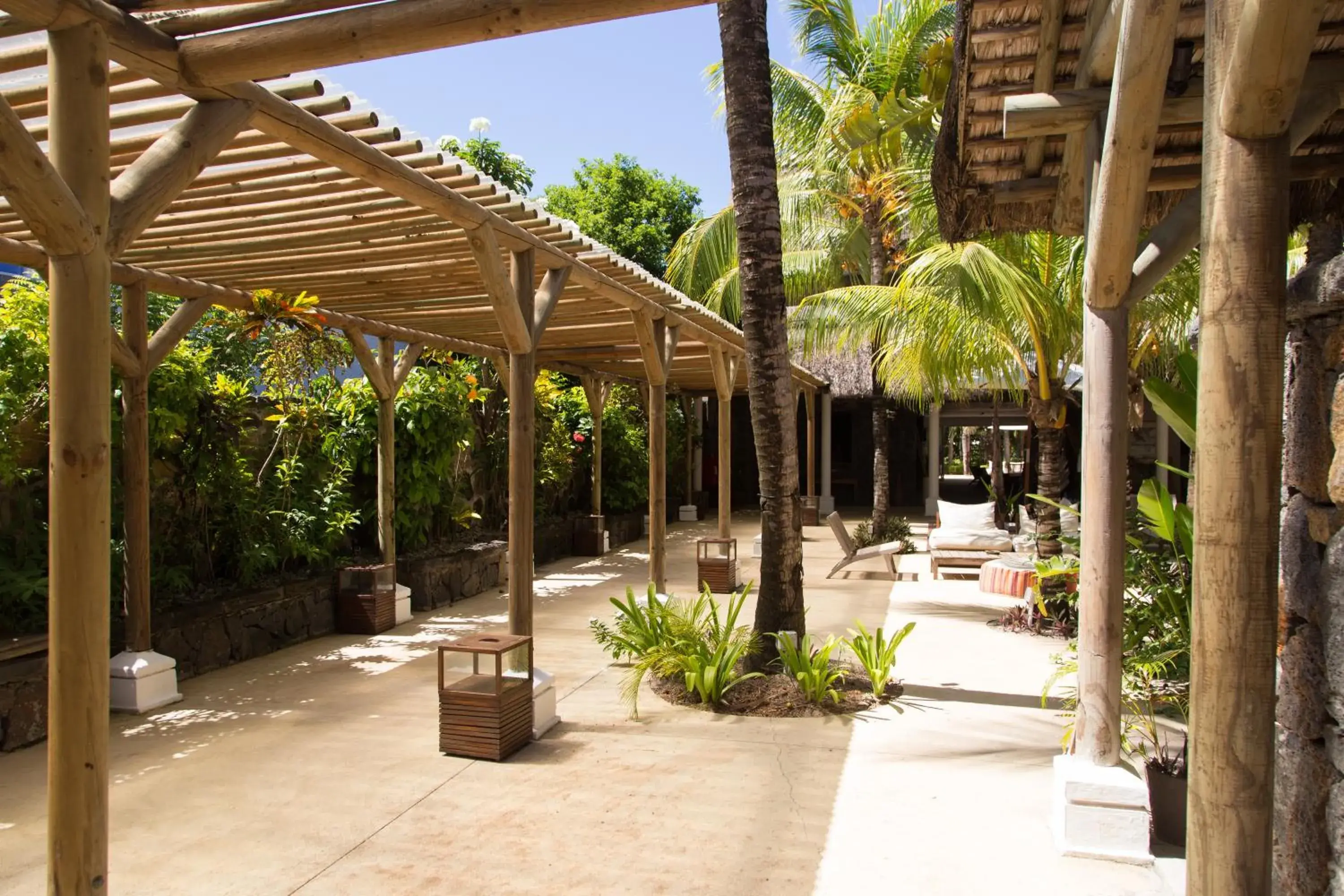 Facade/entrance in Friday Attitude Facade/entrance in Friday Attitude