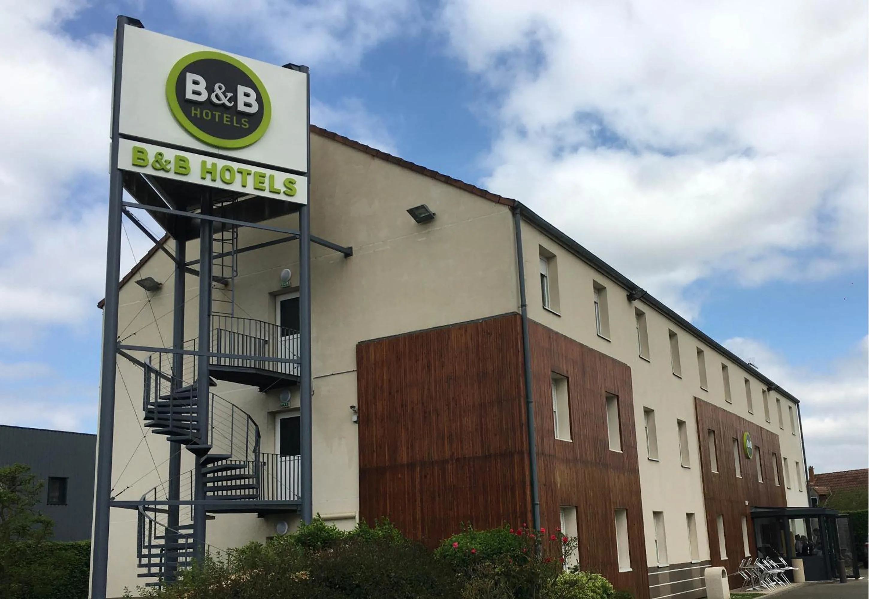 Property building in B&B HOTEL Le Tréport Friville