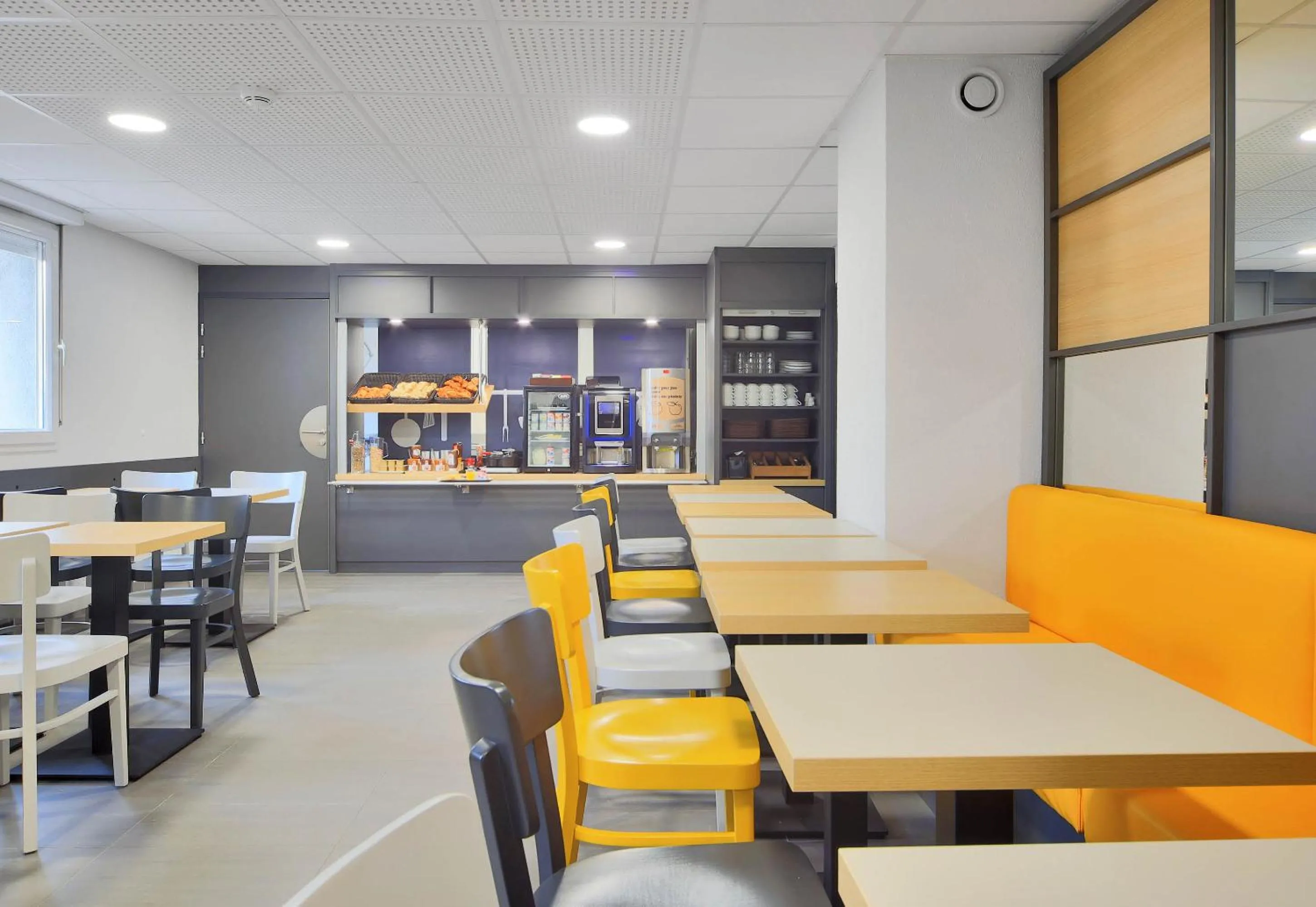 Restaurant/places to eat in B&B HOTEL Le Tréport Friville