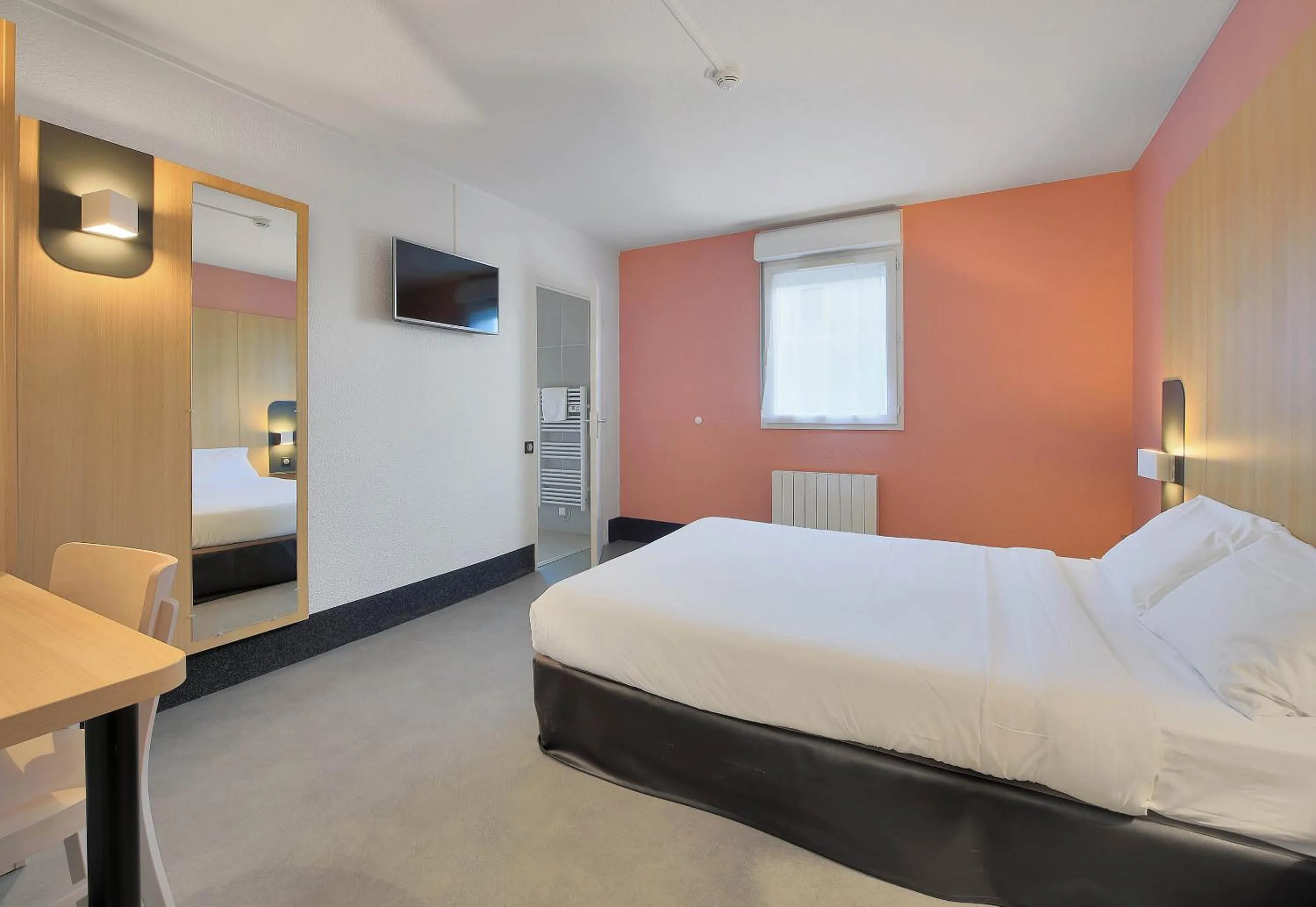 Bedroom, Bed in B&B HOTEL Le Tréport Friville