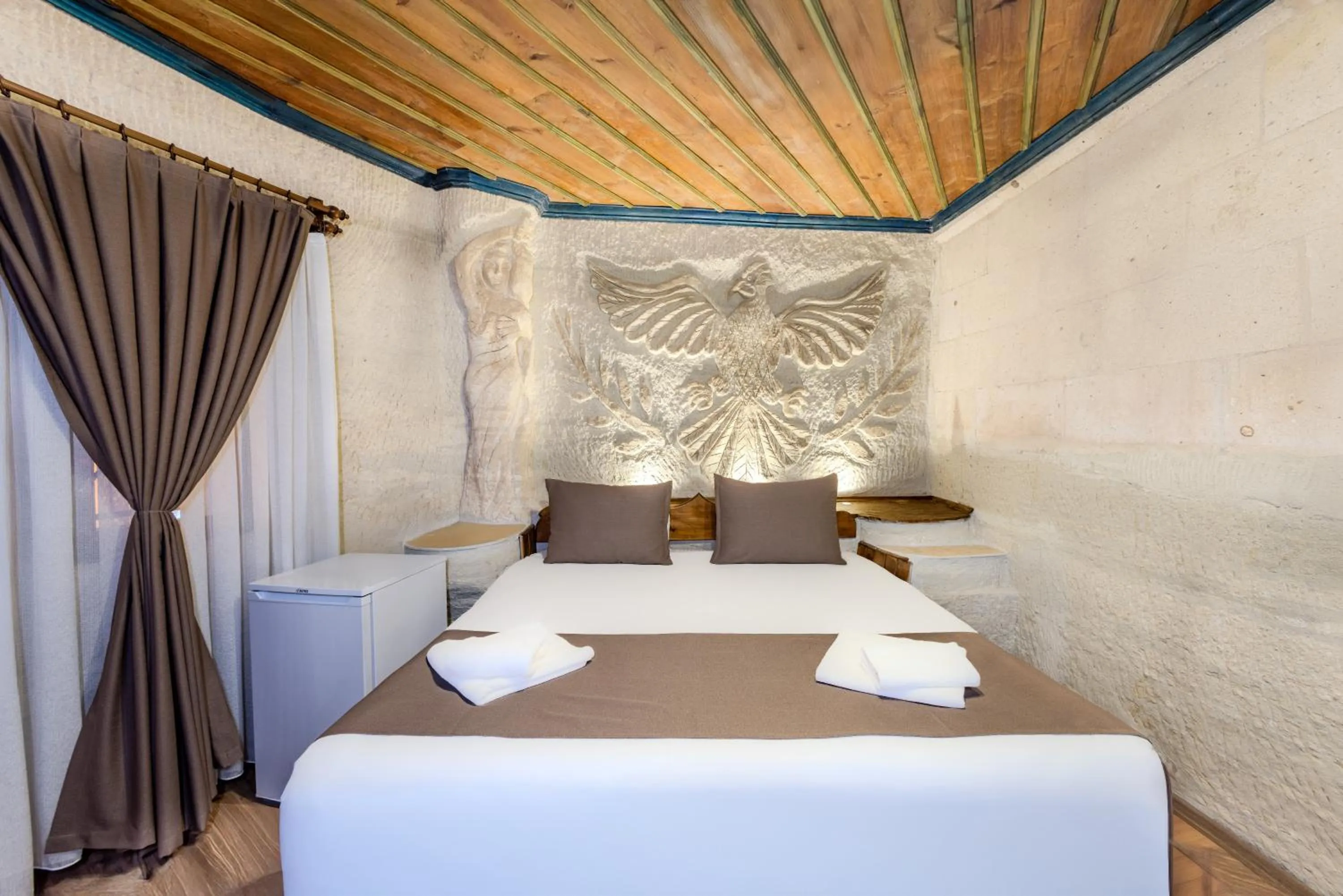 Bed in Kayatas Cave Suites