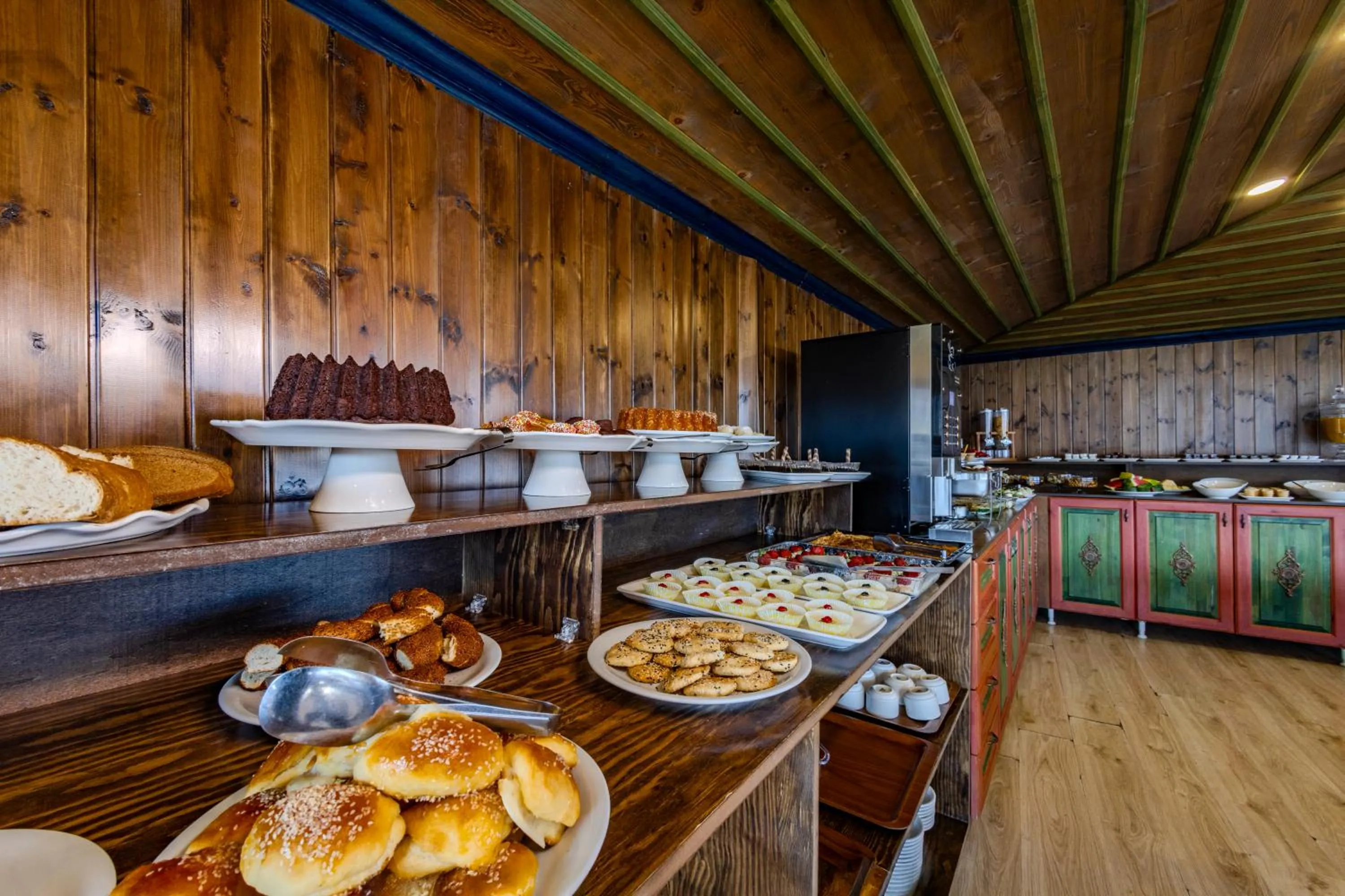 Food and drinks in Kayatas Cave Suites