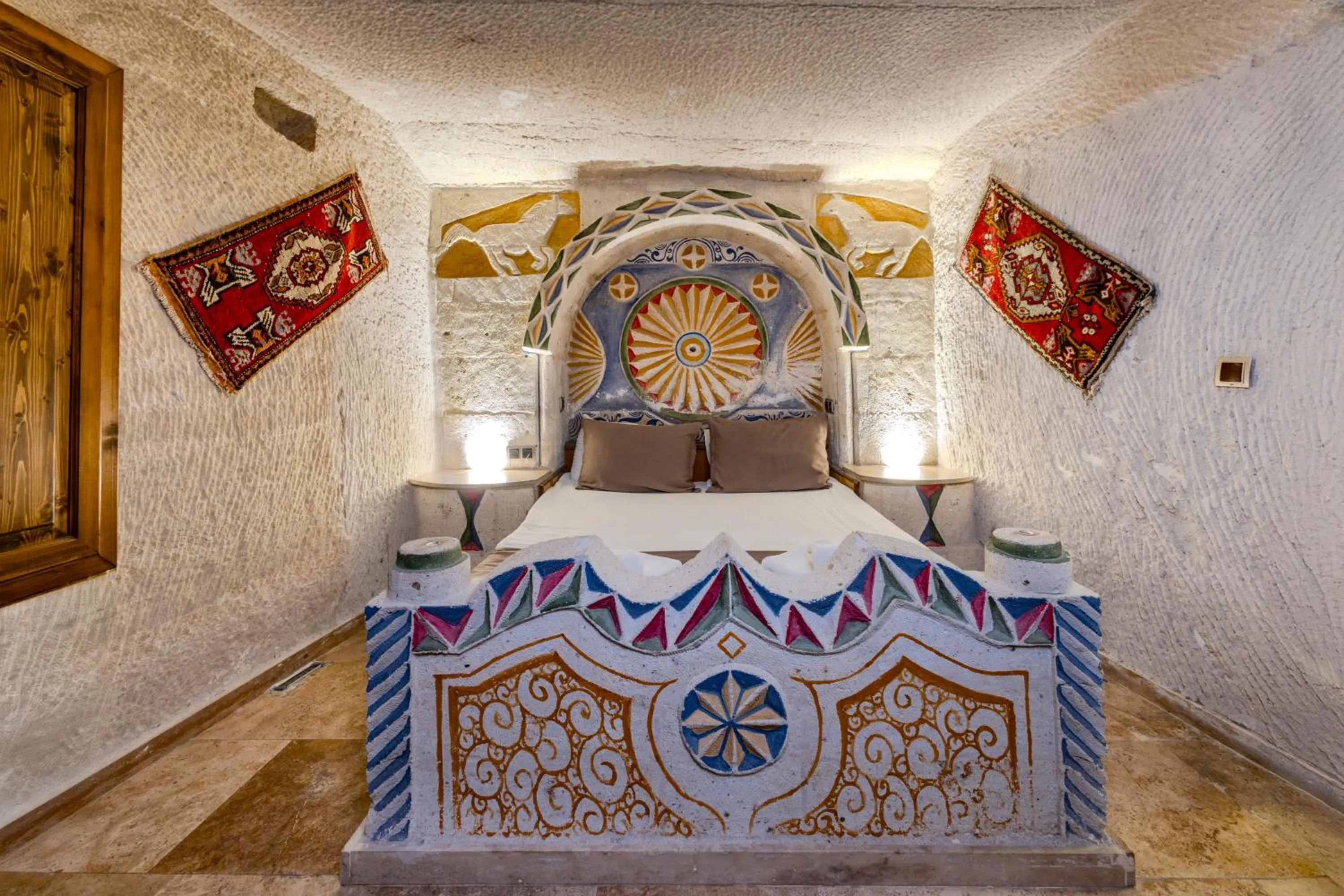 Bed in Kayatas Cave Suites