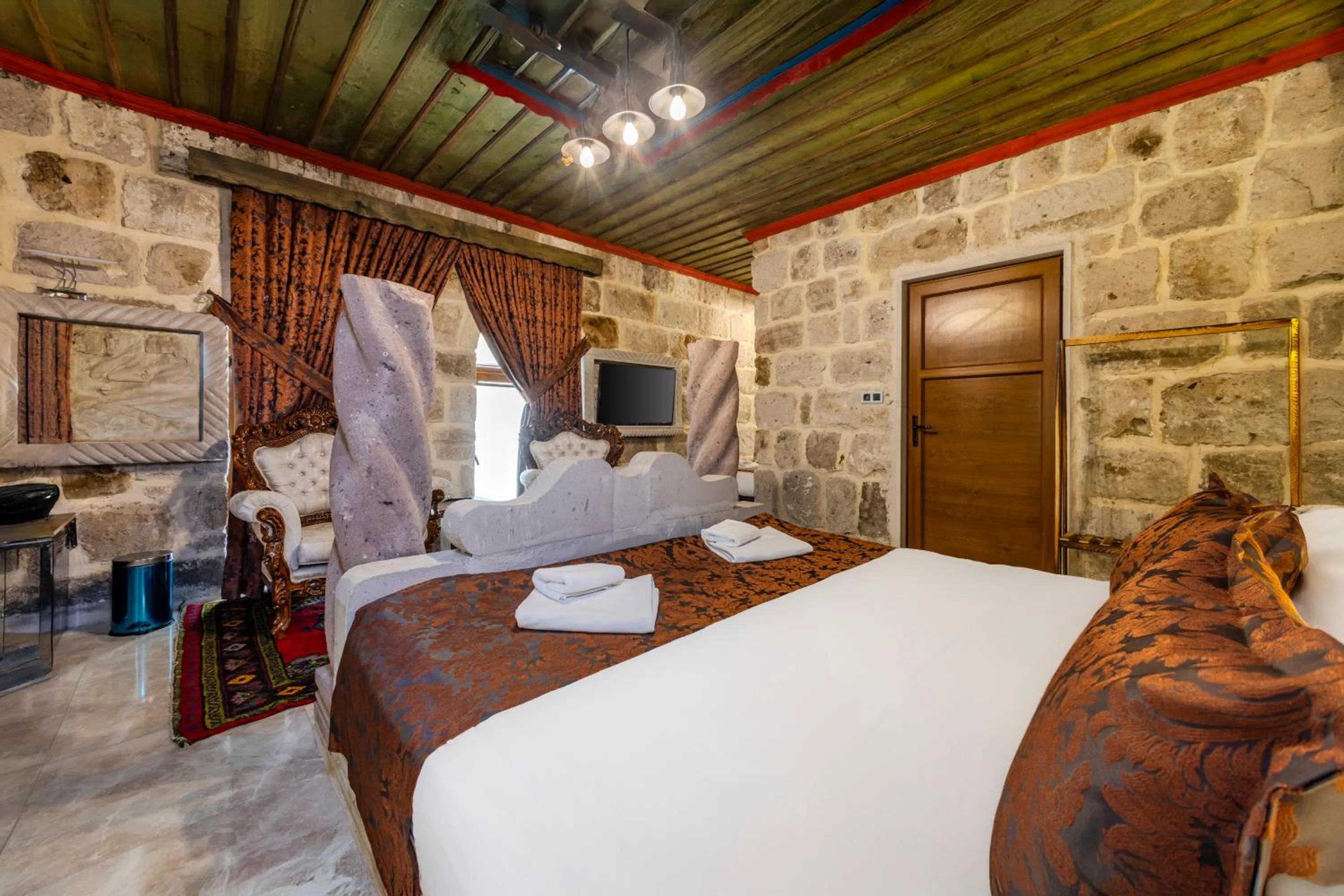 Bed in Kayatas Cave Suites
