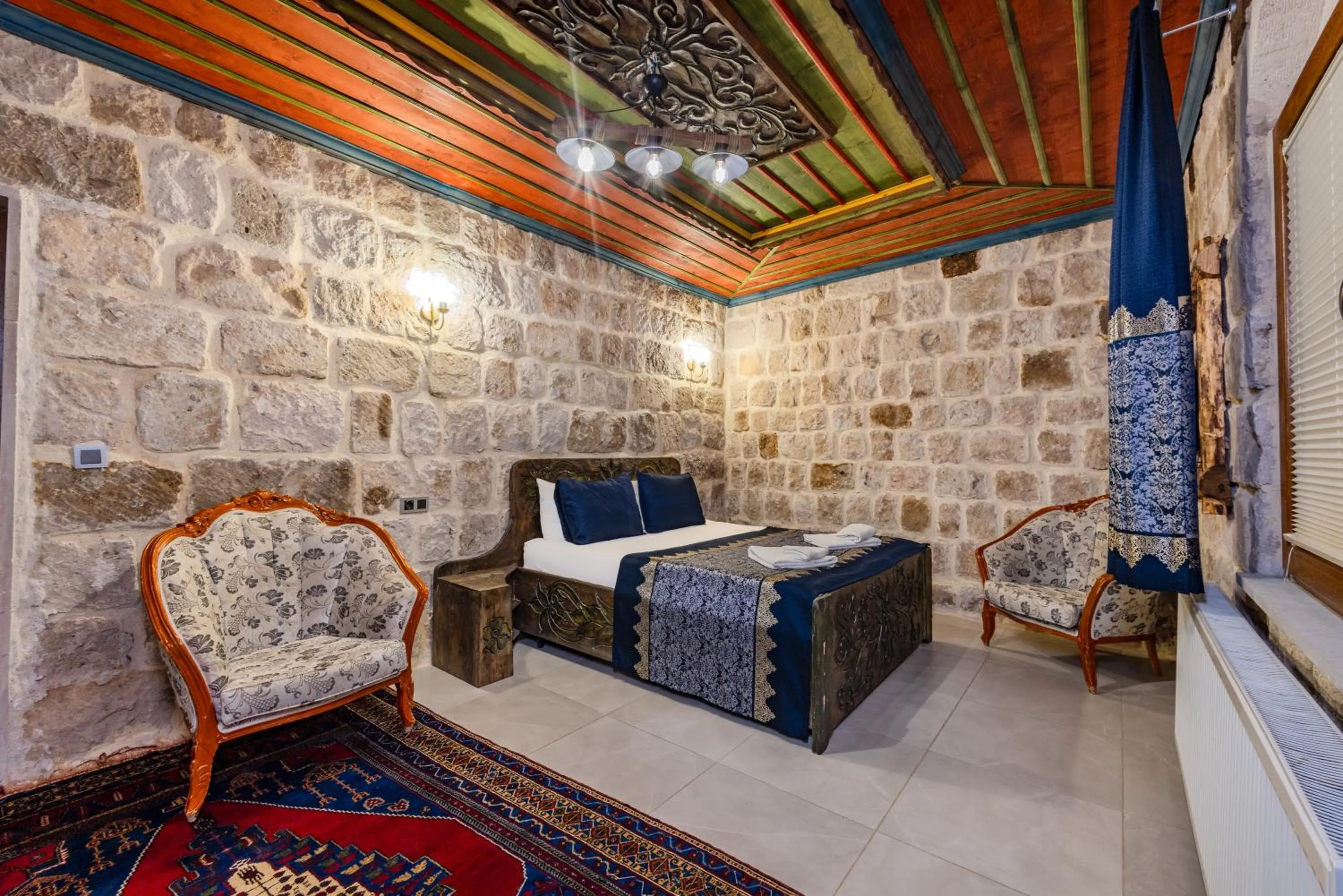 Photo of the whole room in Kayatas Cave Suites