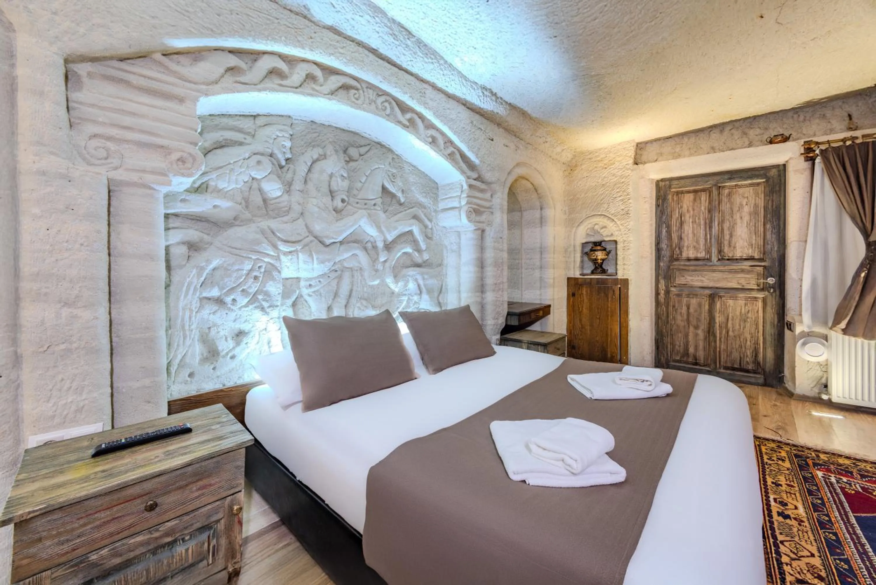 Bed in Kayatas Cave Suites