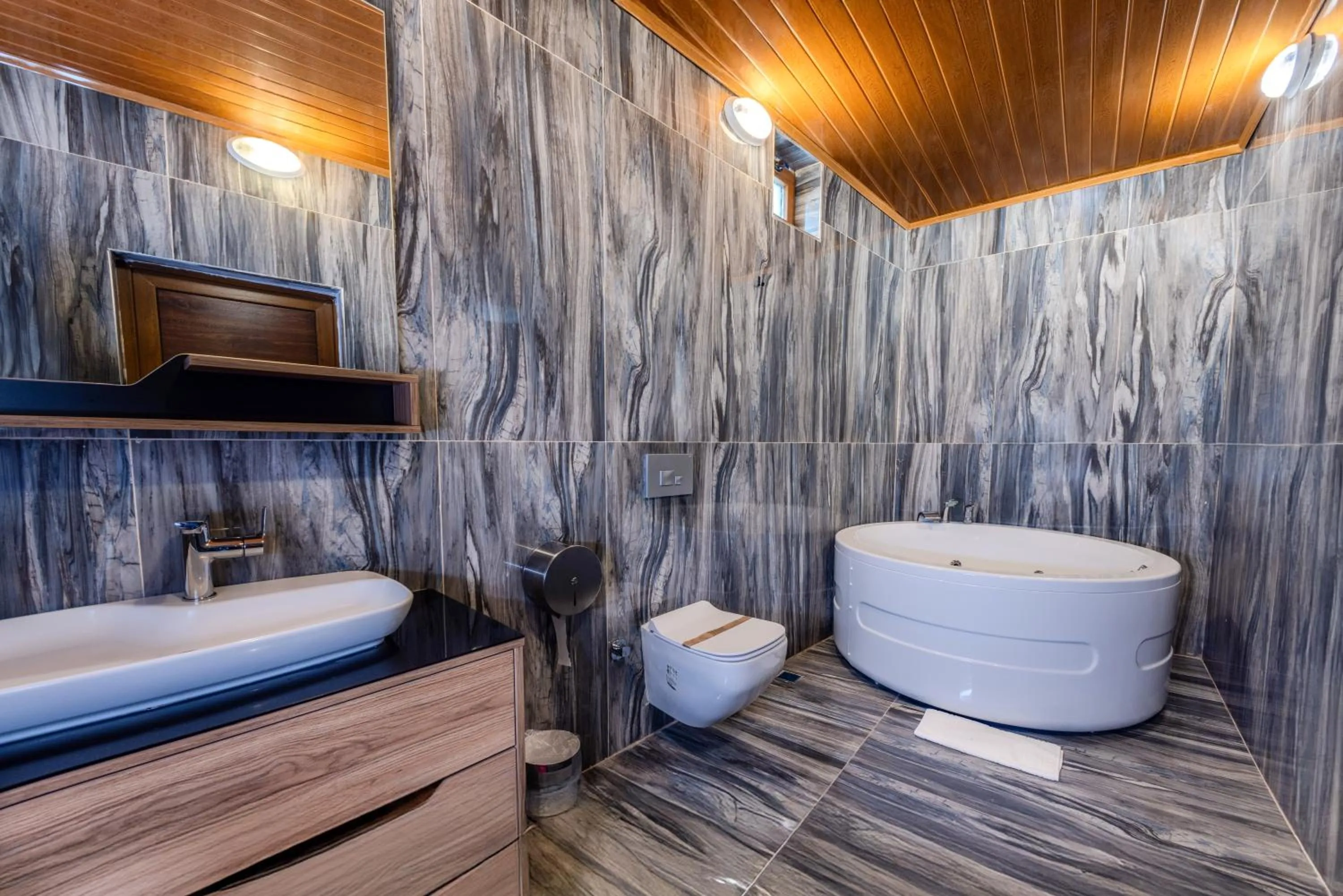 Toilet in Kayatas Cave Suites