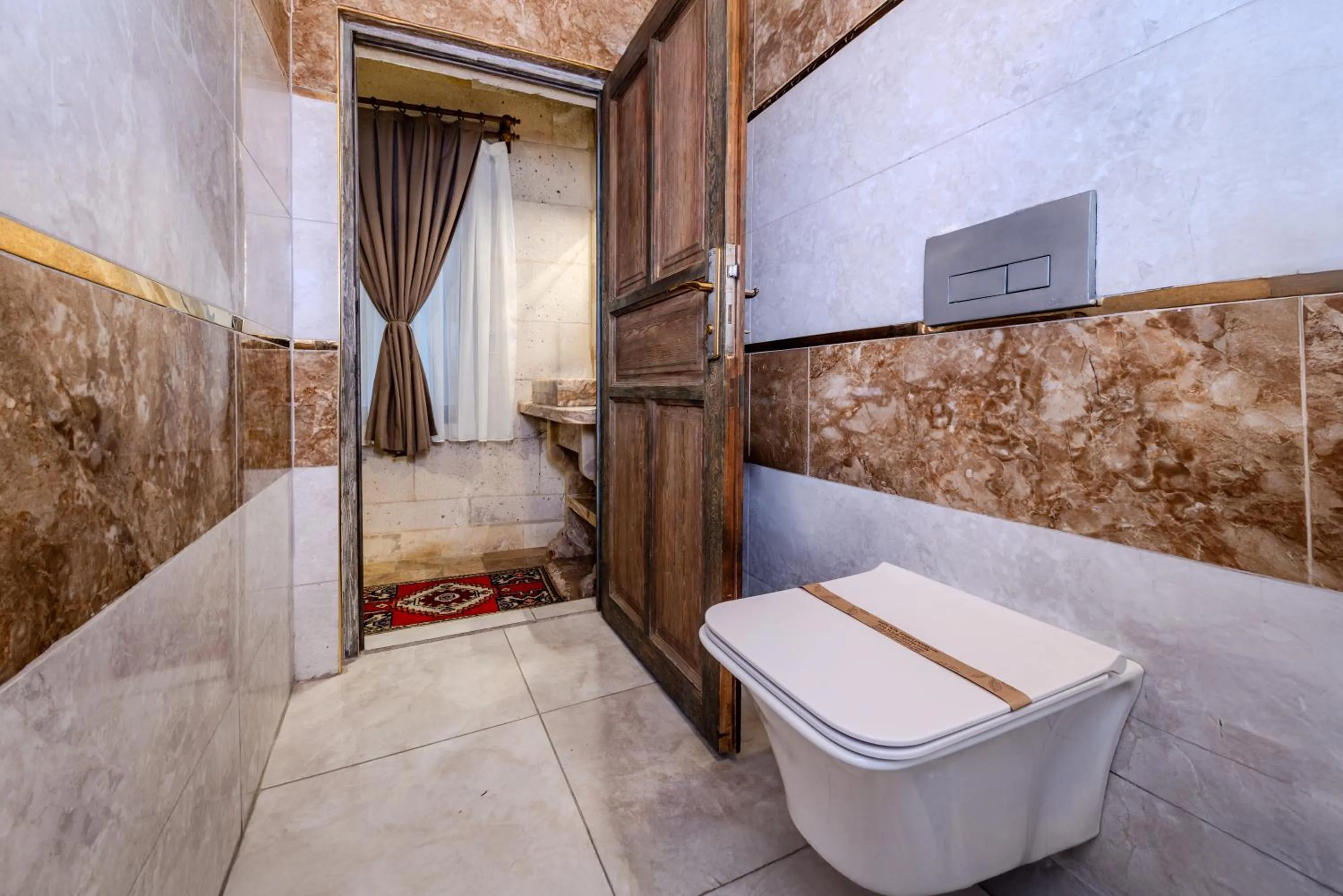 Toilet in Kayatas Cave Suites