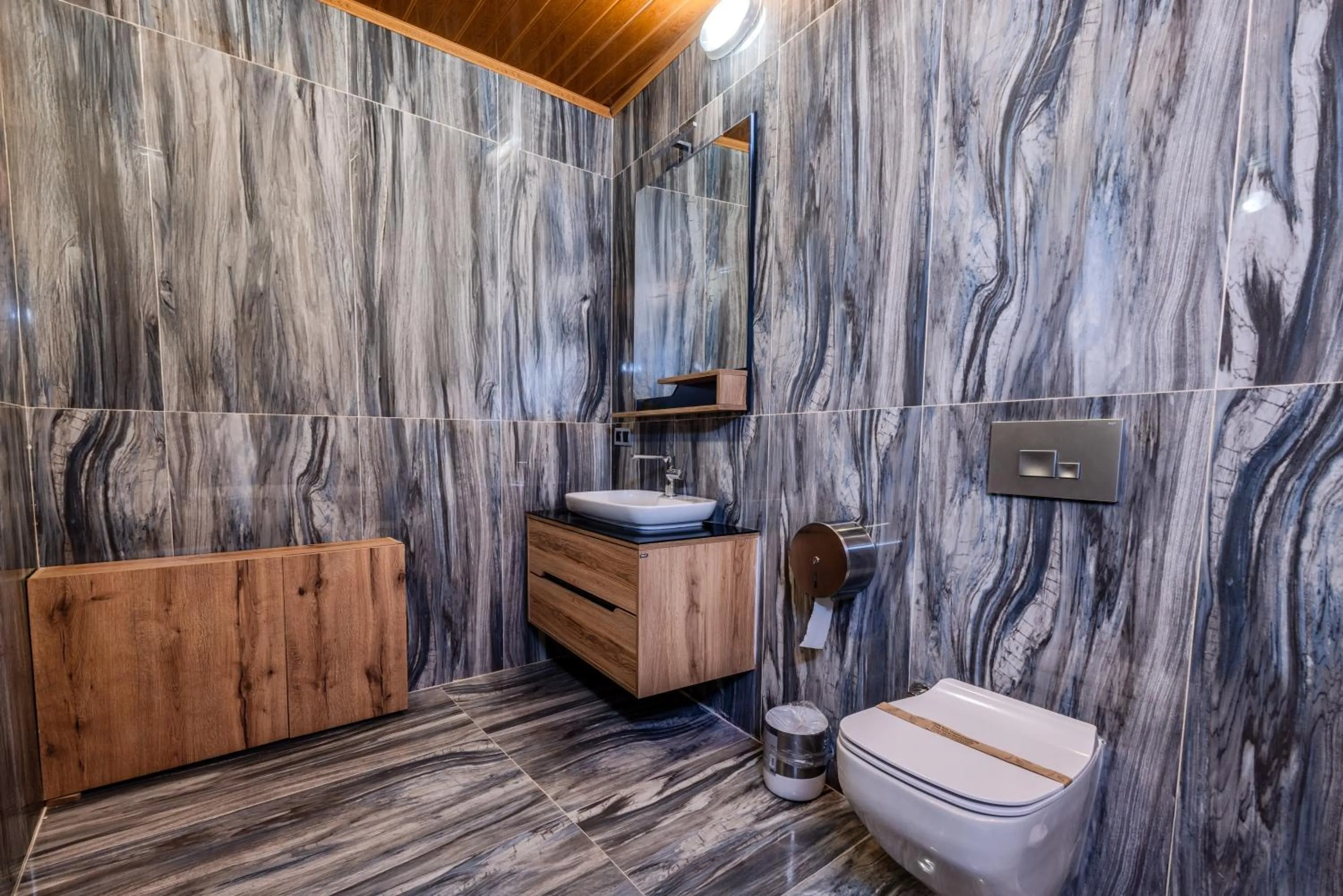 Toilet in Kayatas Cave Suites