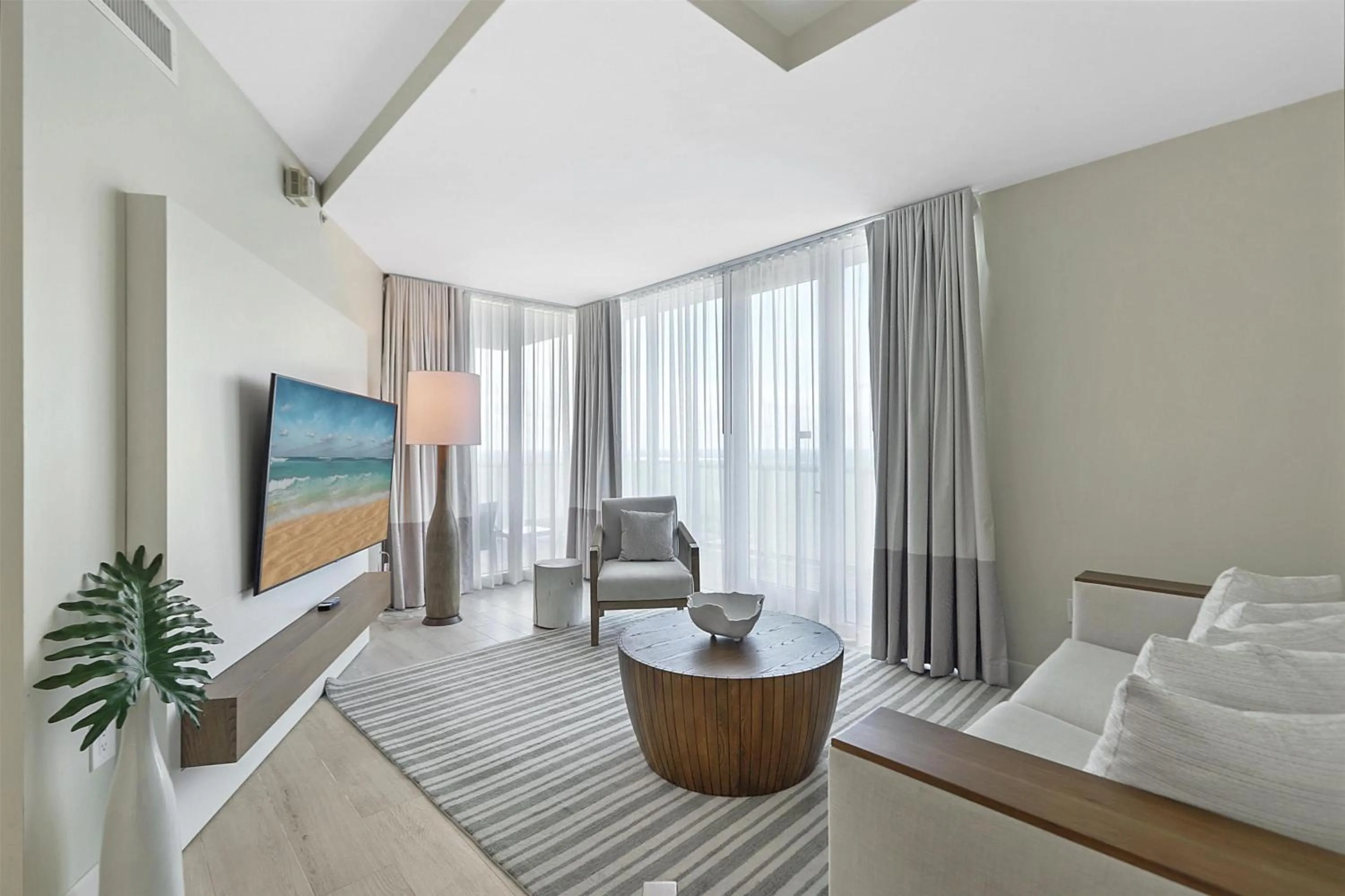 Living room, Bed in Beach House Fort Lauderdale, A Hilton Resort