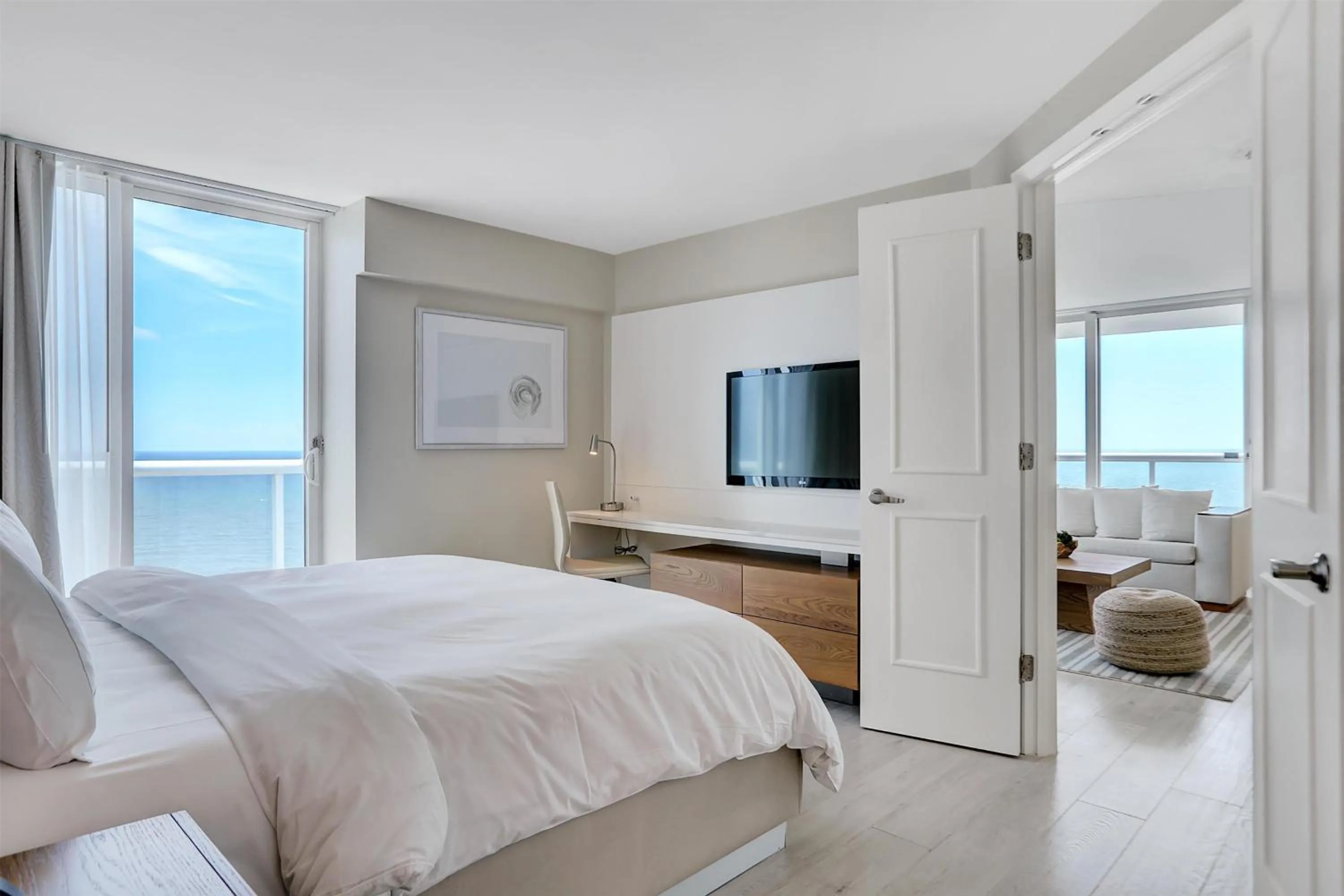 Bed in Beach House Fort Lauderdale, A Hilton Resort