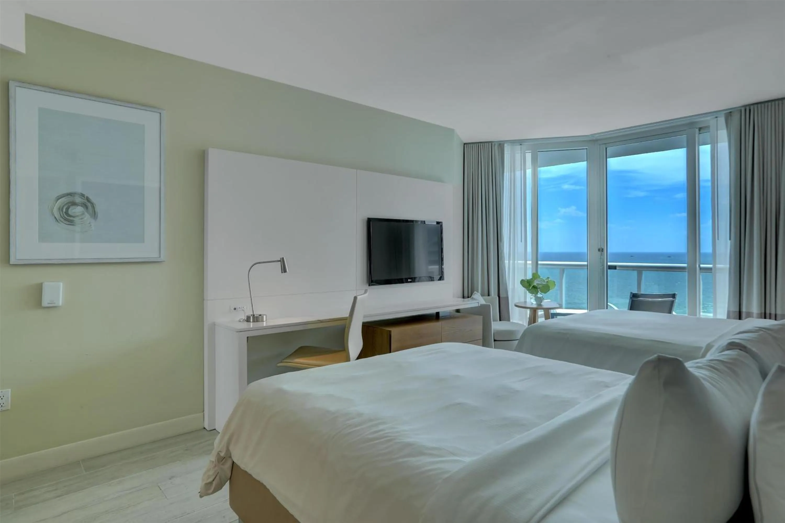 Bed in Beach House Fort Lauderdale, A Hilton Resort