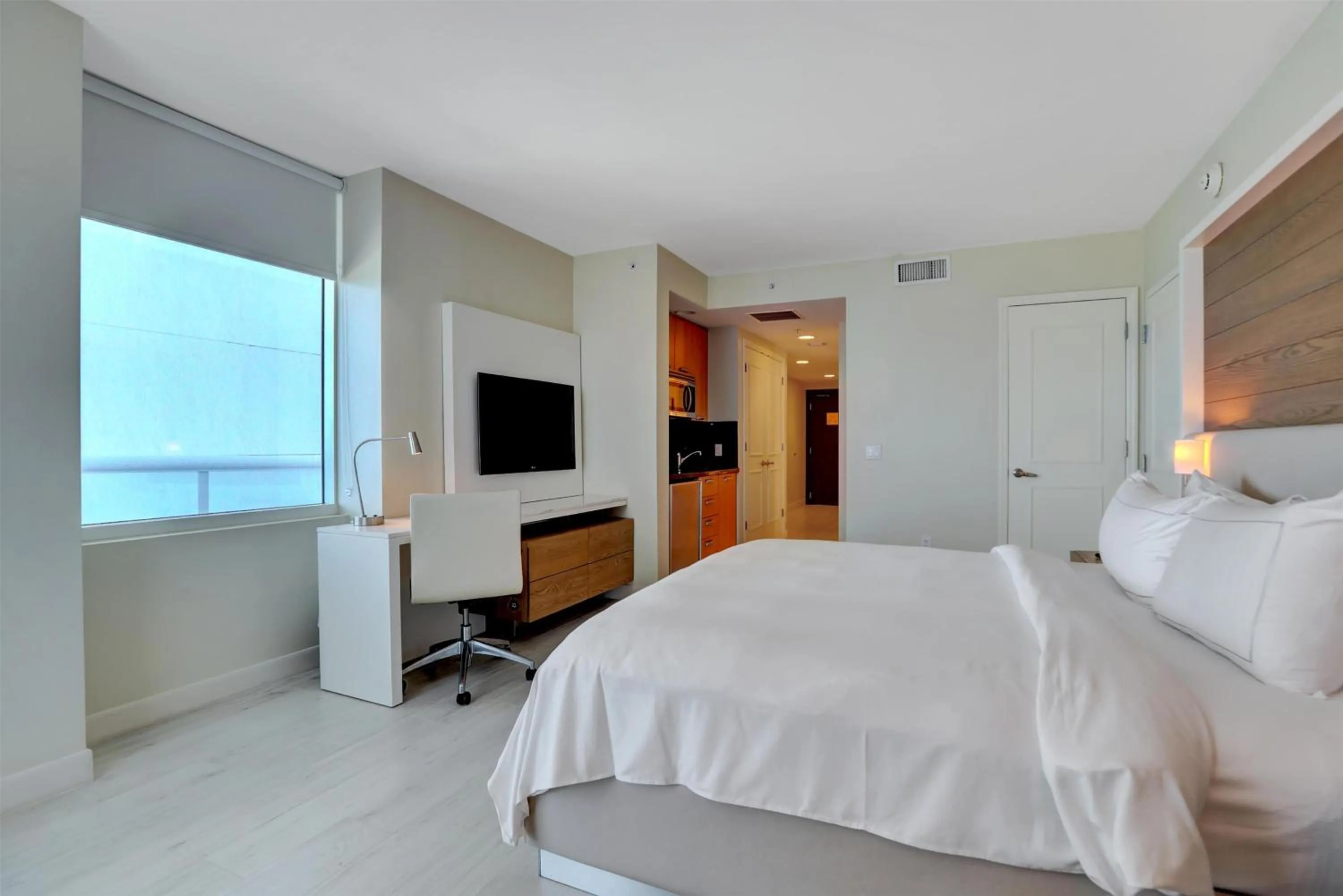 Bed in Beach House Fort Lauderdale, A Hilton Resort