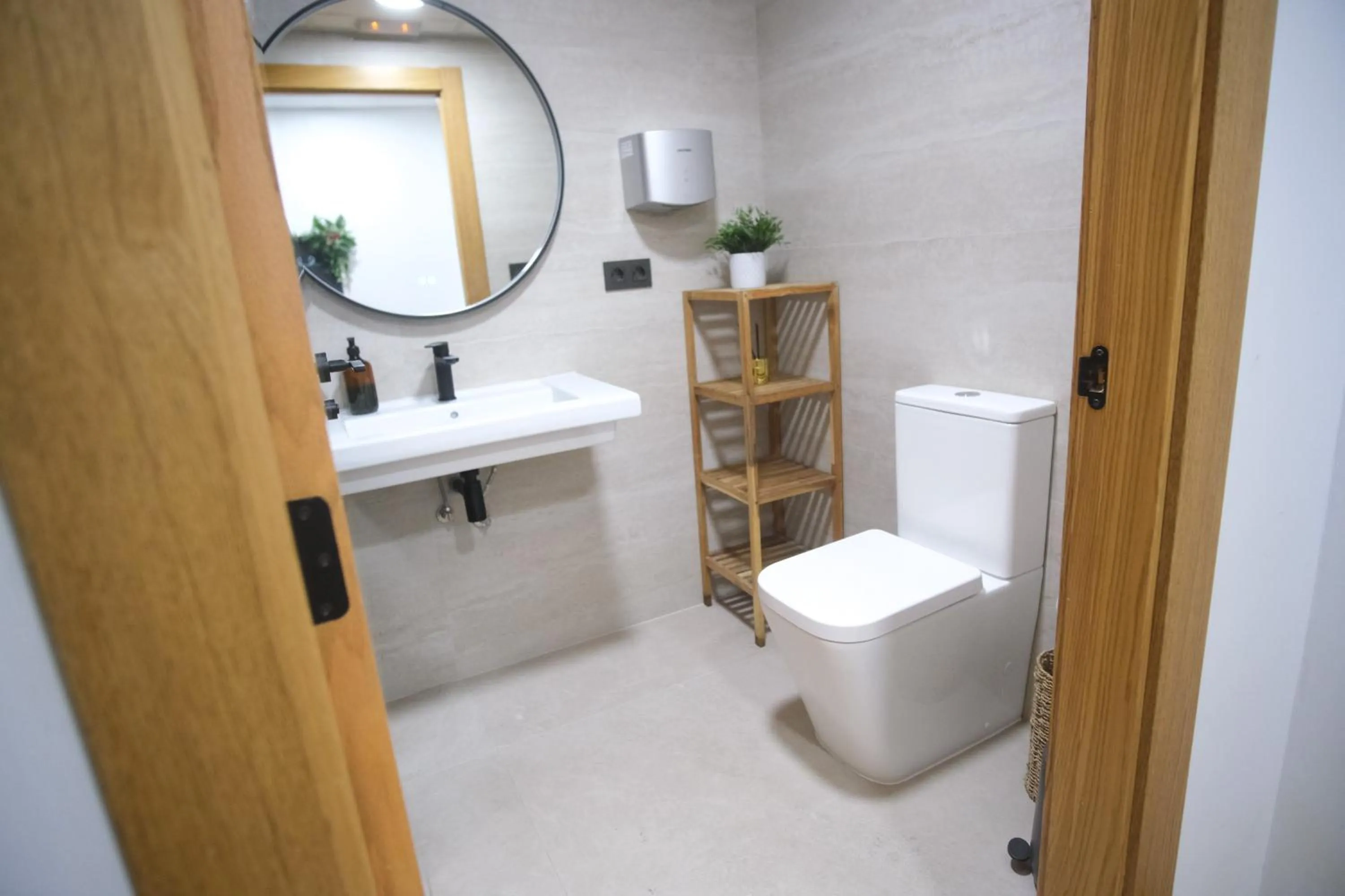 Shower in Urban Rooms Alicante