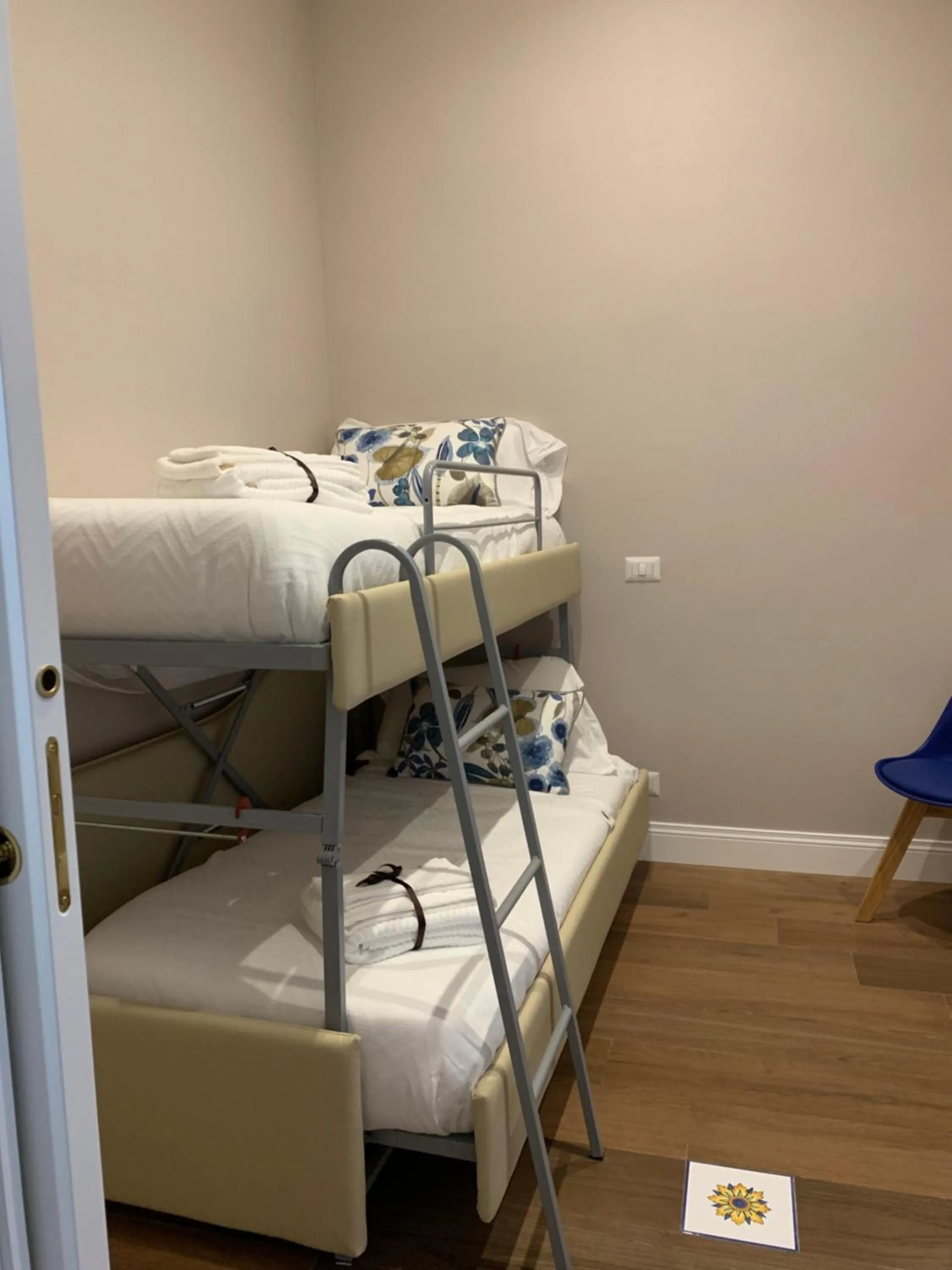 bunk bed, Bed in Suite CuoreNapoletano