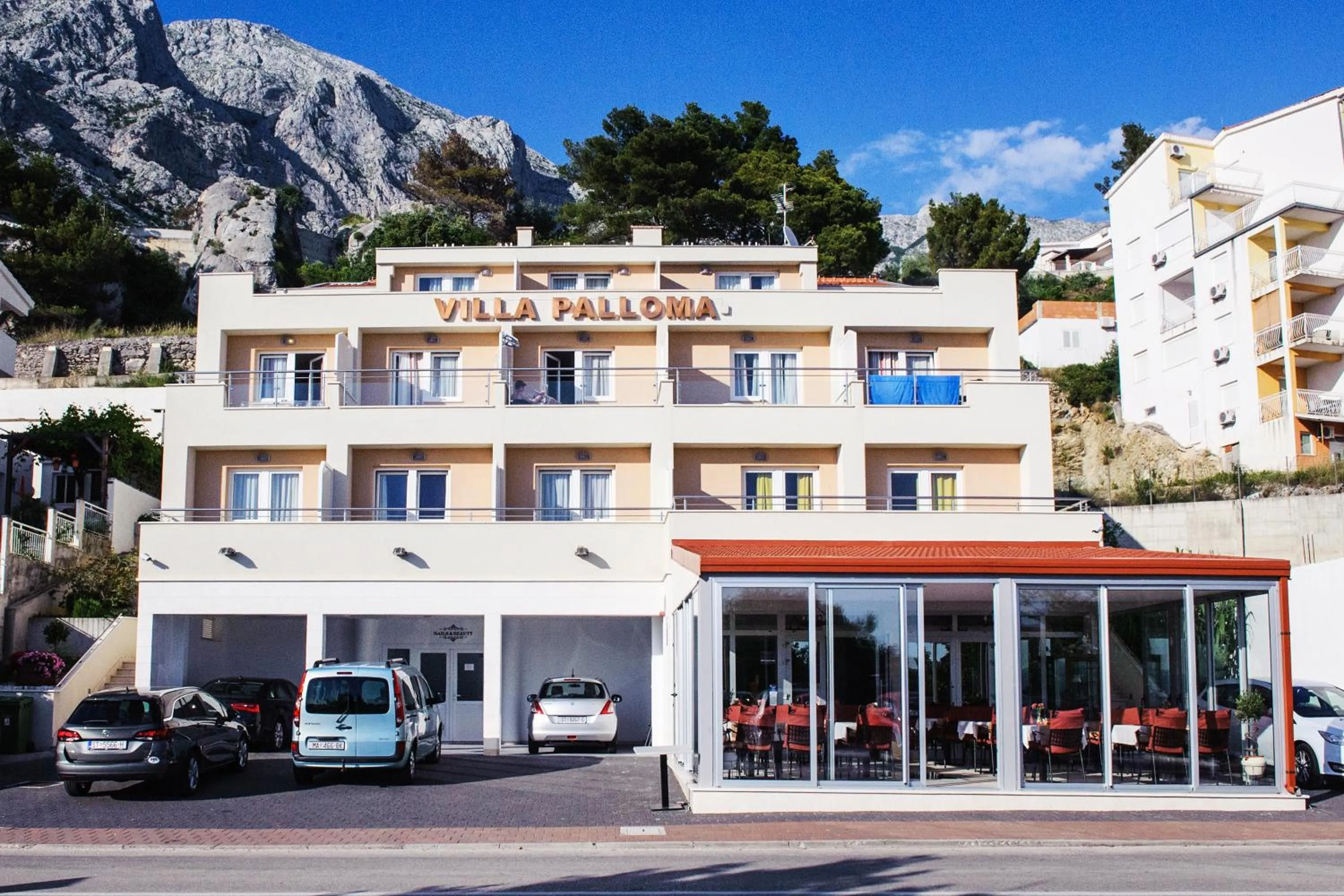 Restaurant/places to eat in Villa Palloma