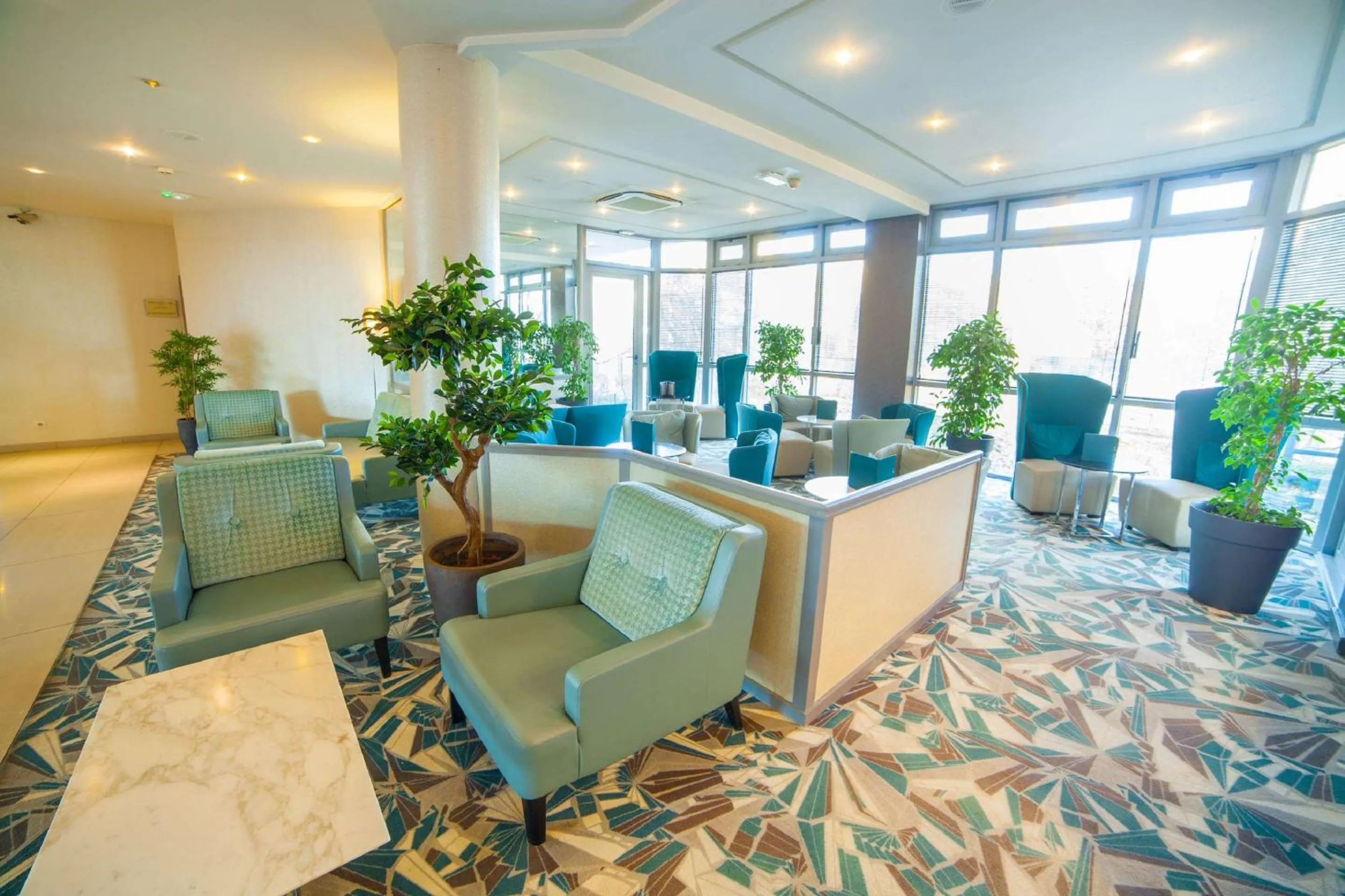 Lounge or bar in Best Western Plus Evreux Palais Des Congrès