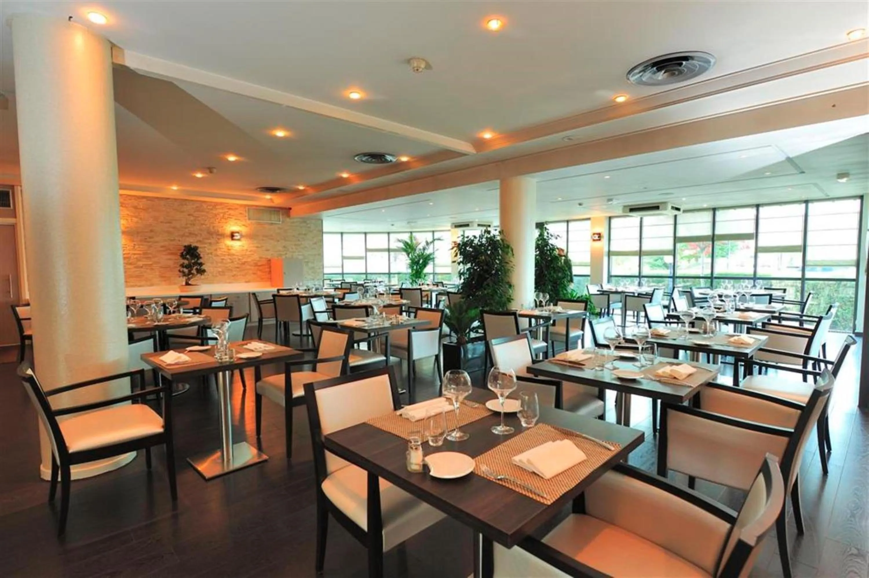 Restaurant/places to eat in Best Western Plus Evreux Palais Des Congrès