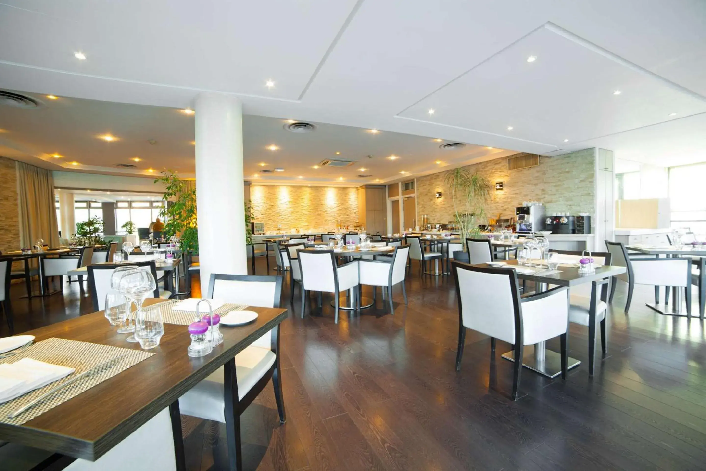 Restaurant/places to eat in Best Western Plus Evreux Palais Des Congrès Restaurant/places to eat in Best Western Plus Evreux Palais Des Congrès