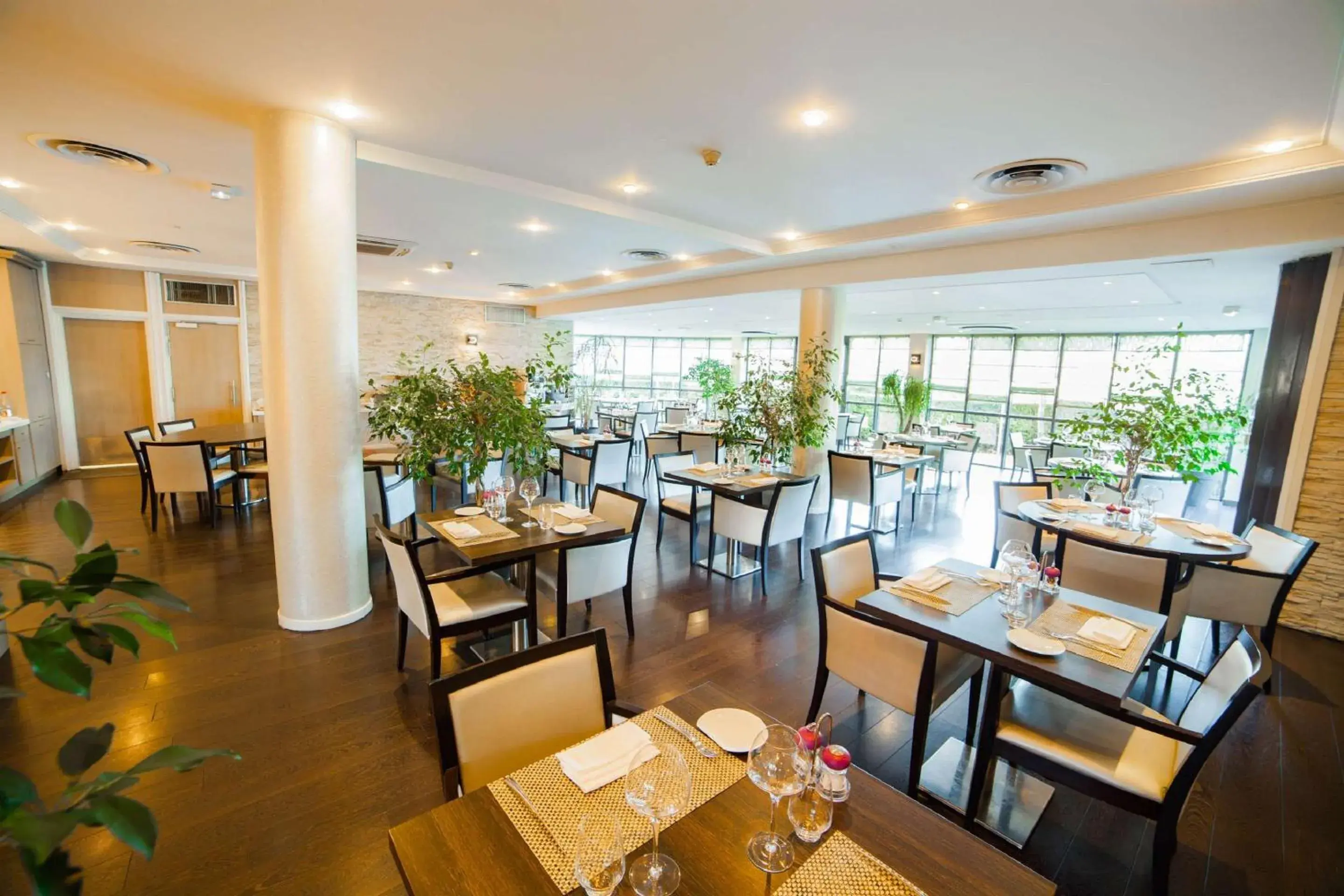 Restaurant/places to eat in Best Western Plus Evreux Palais Des Congrès Restaurant/places to eat in Best Western Plus Evreux Palais Des Congrès