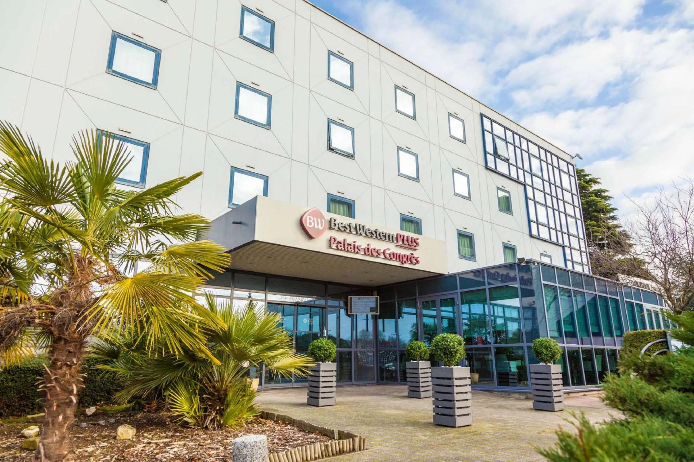 Property building in Best Western Plus Evreux Palais Des Congrès