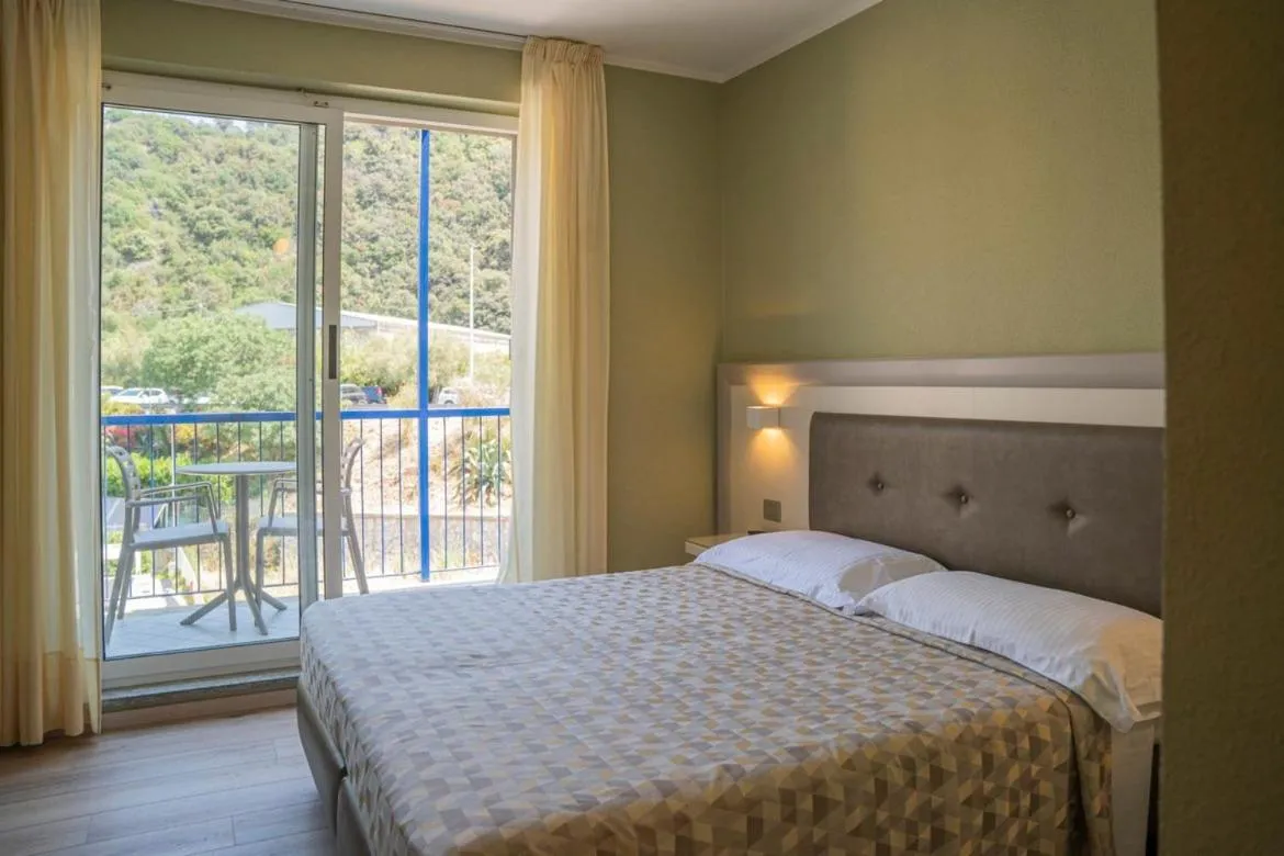 Double Room with Pool View - single occupancy in Hotel 4 Venti spa & wellness