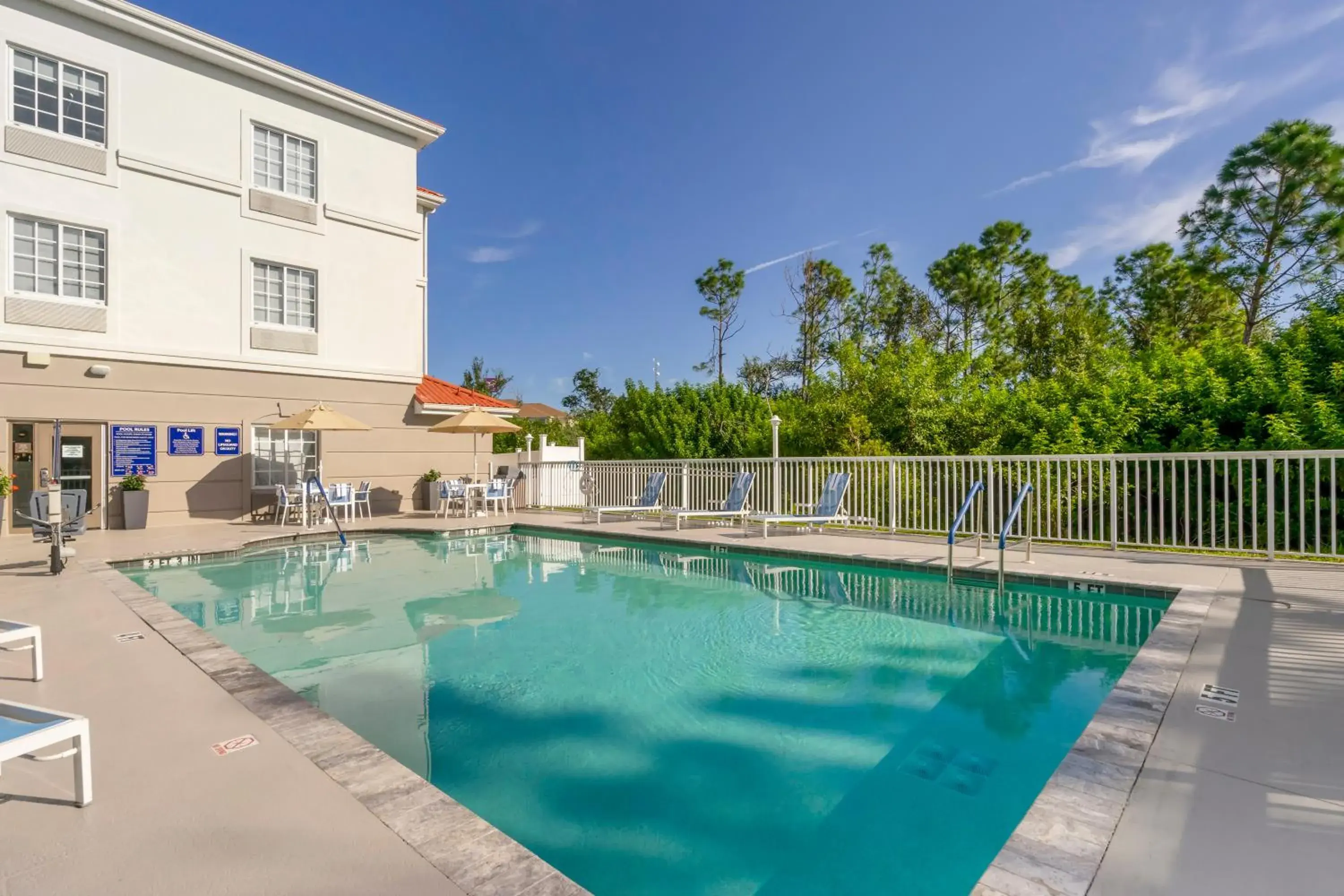 Property building in Comfort Inn & Suites Port Charlotte-Punta Gorda Property building in Comfort Inn & Suites Port Charlotte-Punta Gorda