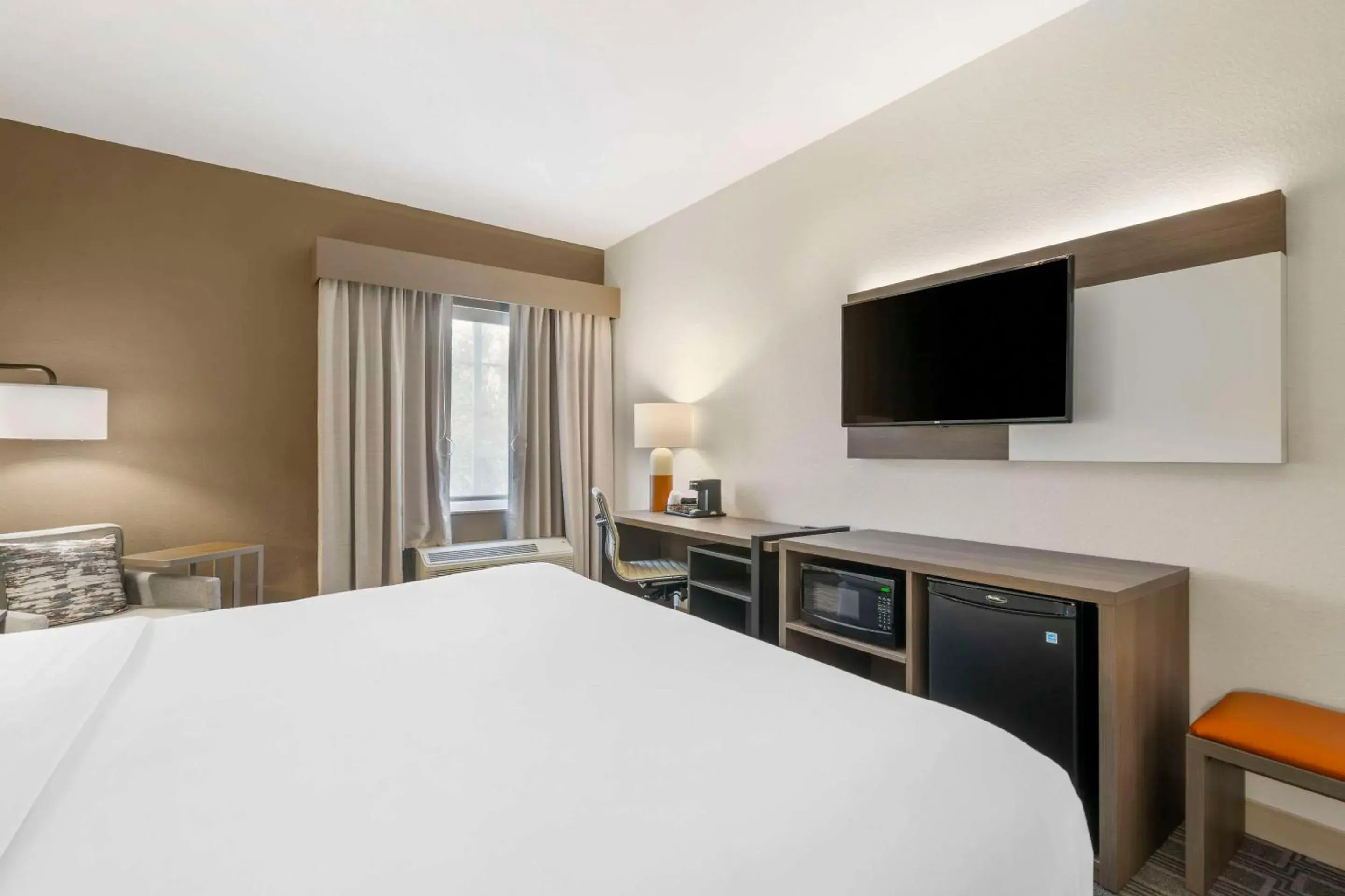 Bedroom, Bed in Comfort Inn & Suites Port Charlotte-Punta Gorda Bedroom, Bed in Comfort Inn & Suites Port Charlotte-Punta Gorda