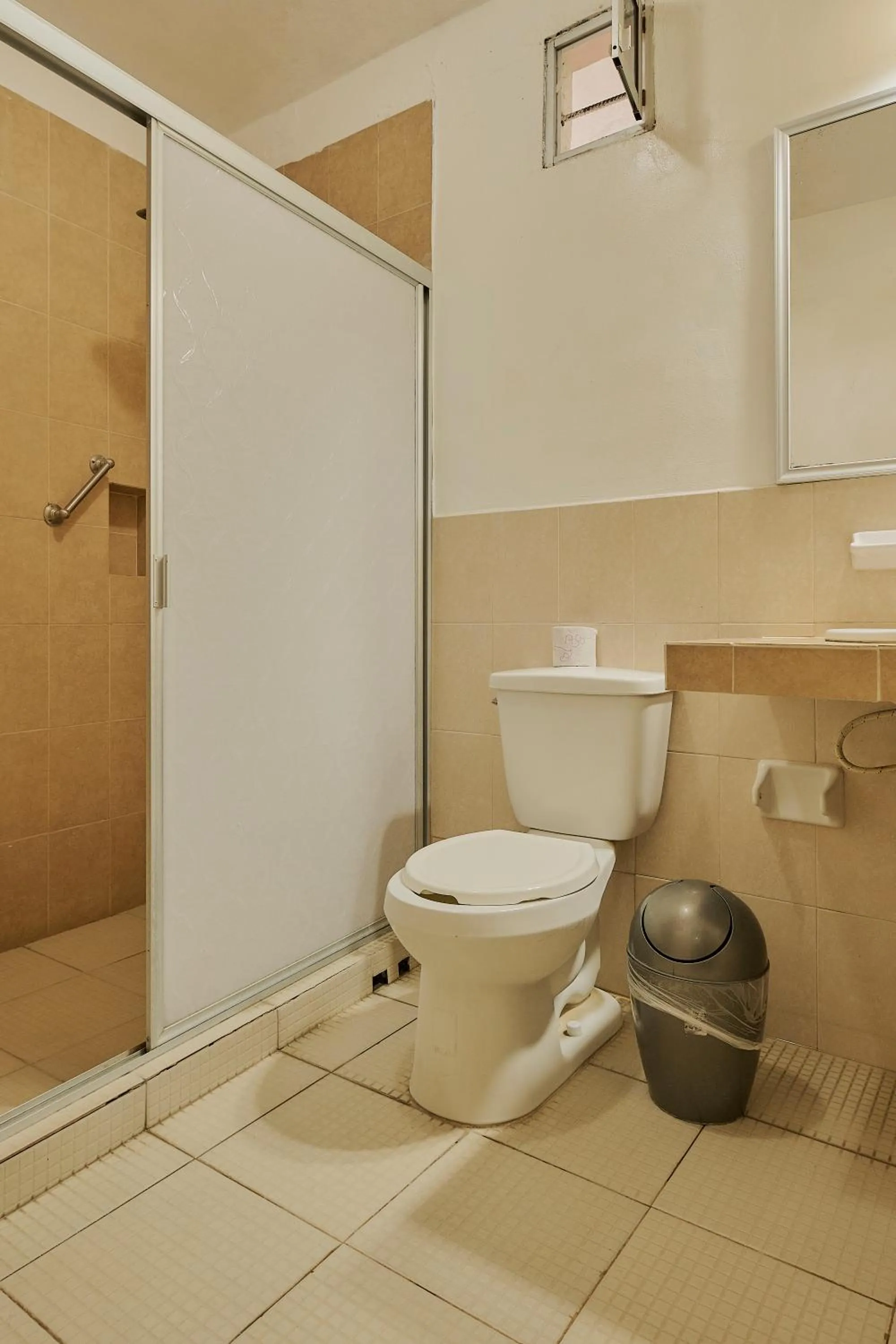 Toilet in Hotel Cervantino