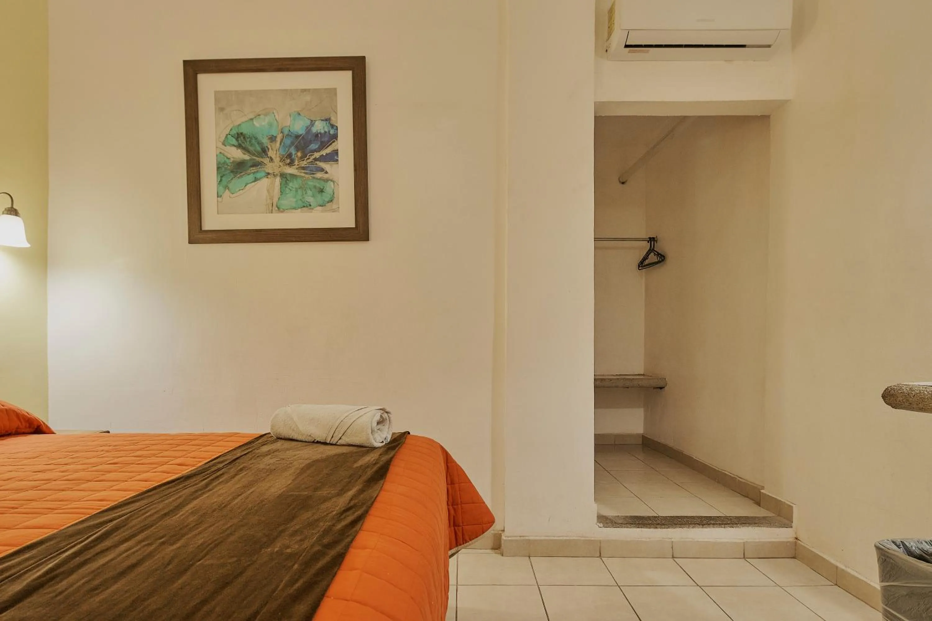 Photo of the whole room, Bed in Hotel Cervantino