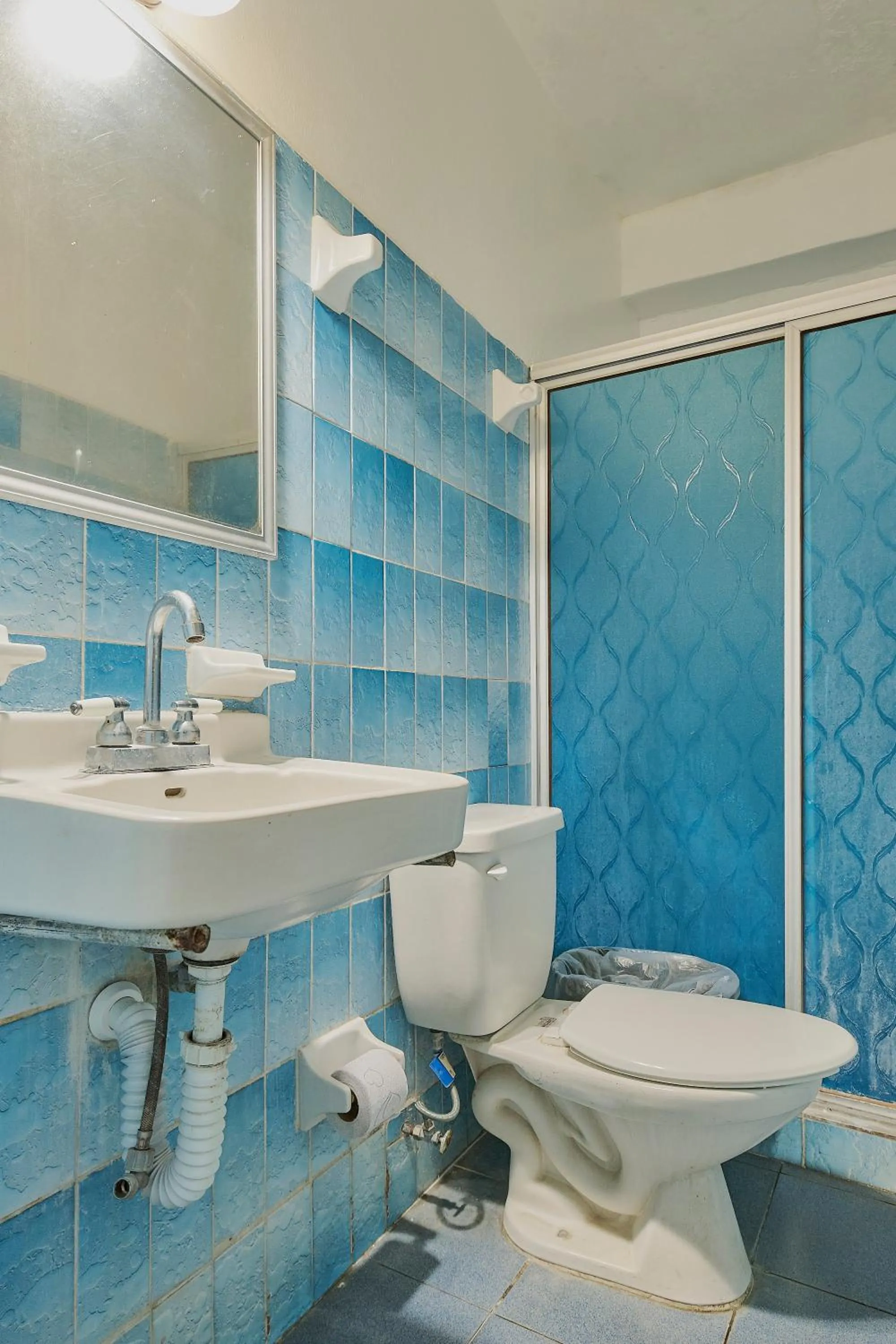 Shower in Hotel Cervantino