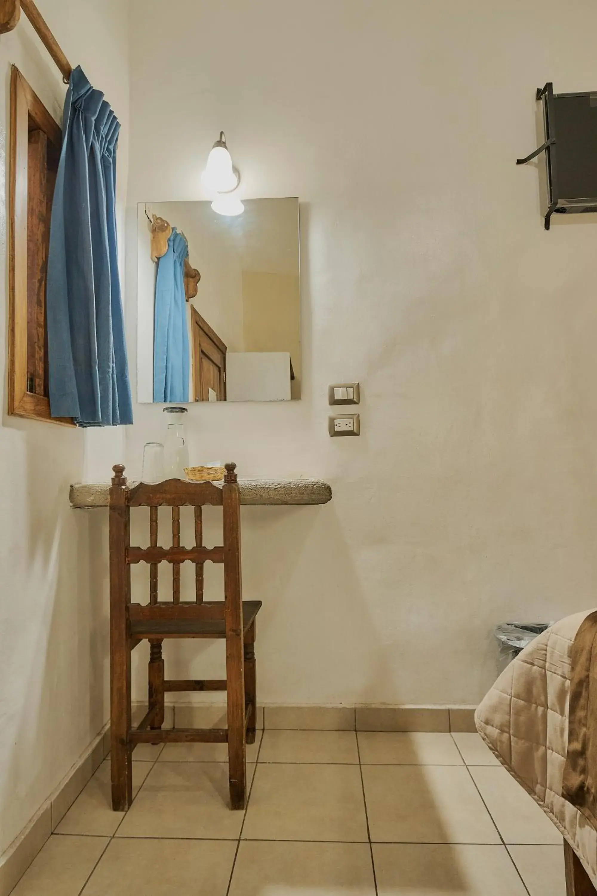 TV and multimedia, Bed in Hotel Cervantino TV and multimedia, Bed in Hotel Cervantino