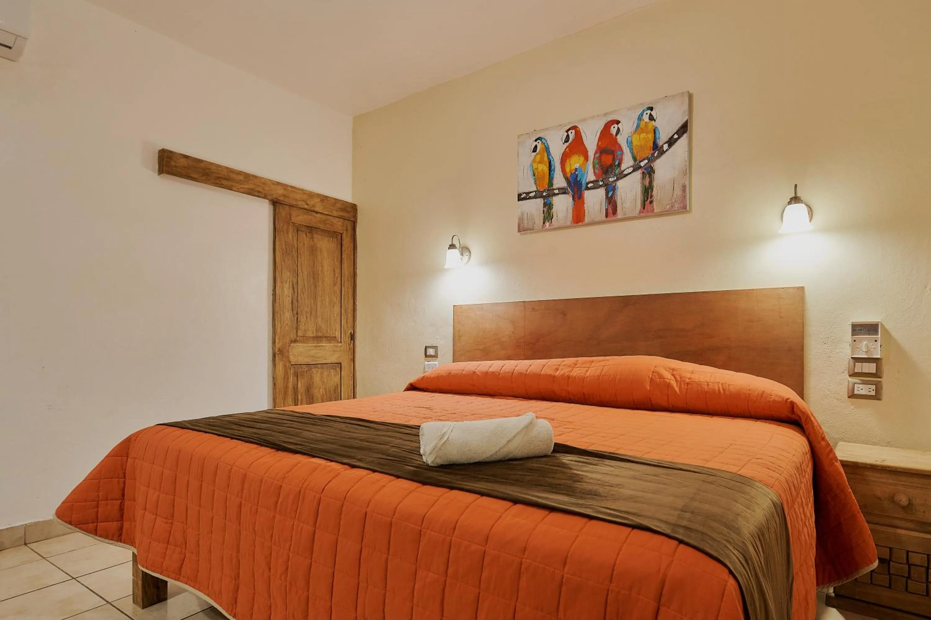 Photo of the whole room, Bed in Hotel Cervantino