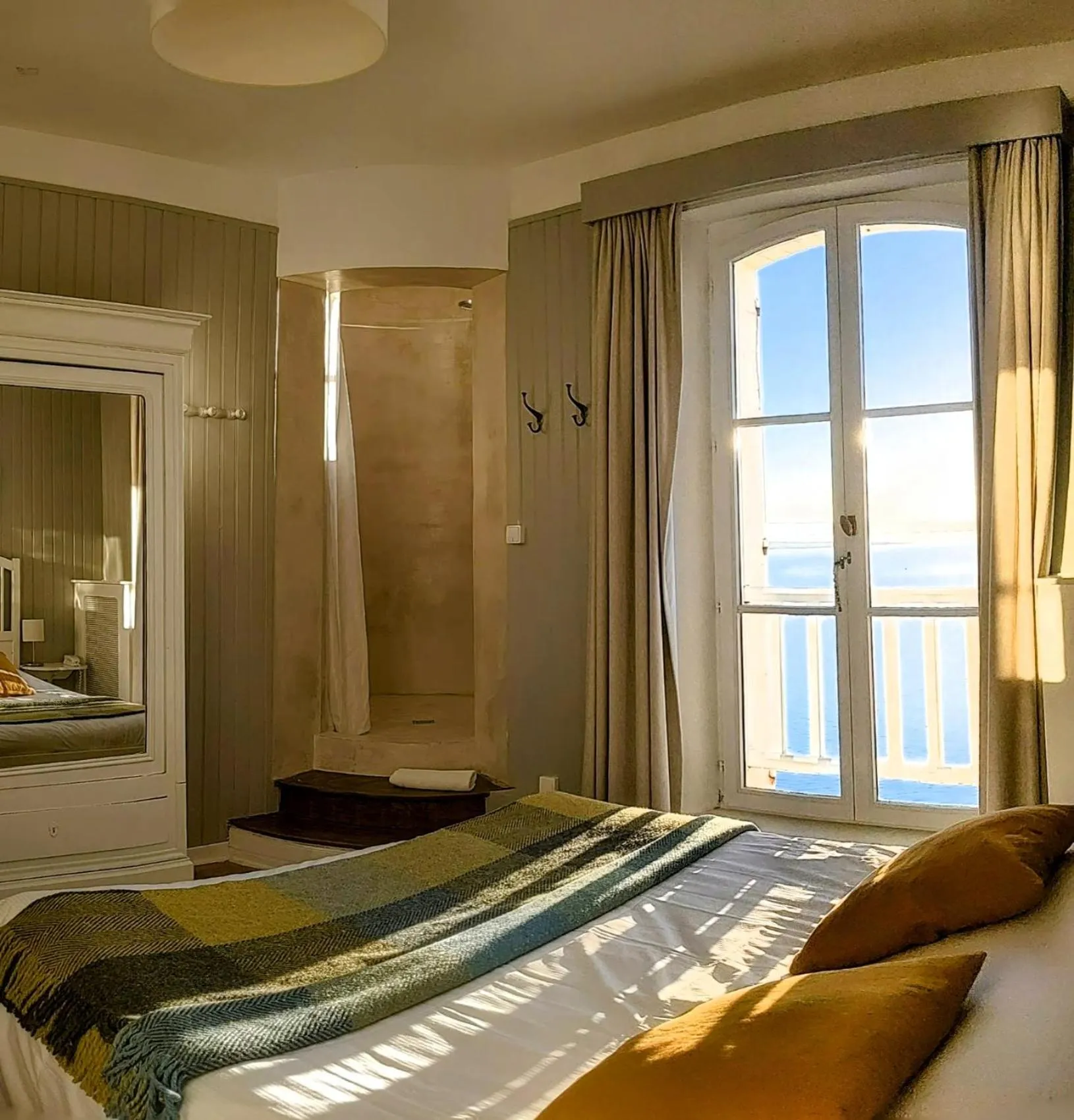 Photo of the whole room, Bed in Hotel Restaurant Les Tourelles