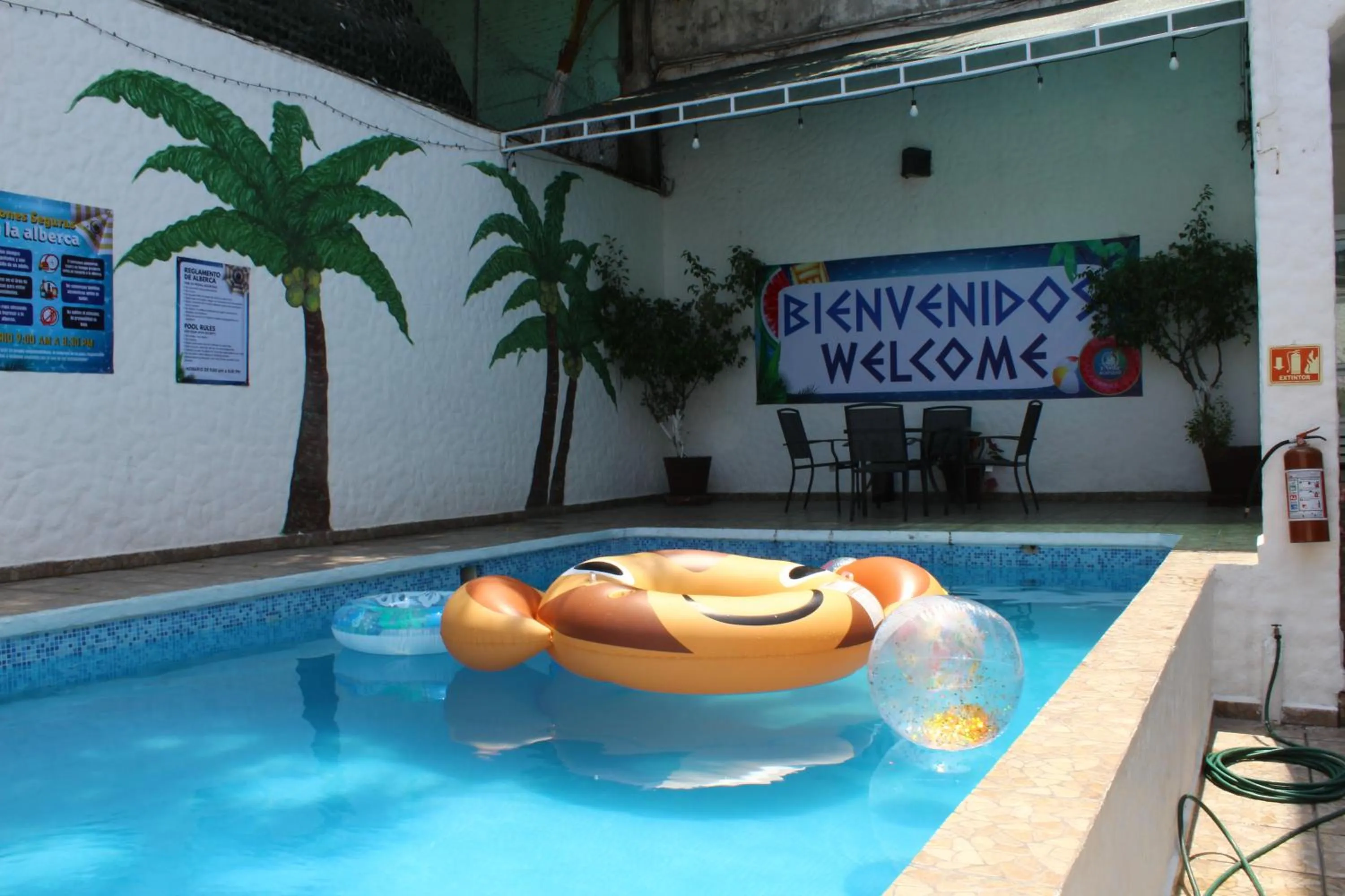 Swimming pool in D'Cesar Hotel Acapulco