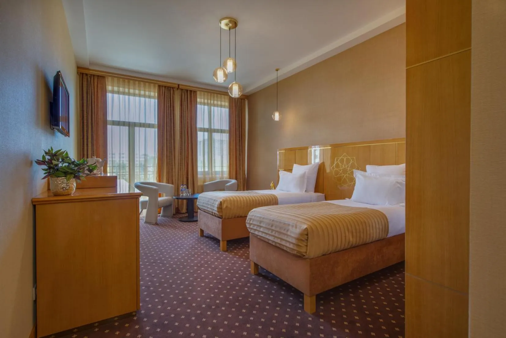 Photo of the whole room, Bed in Ark Palace Hotel & SPA
