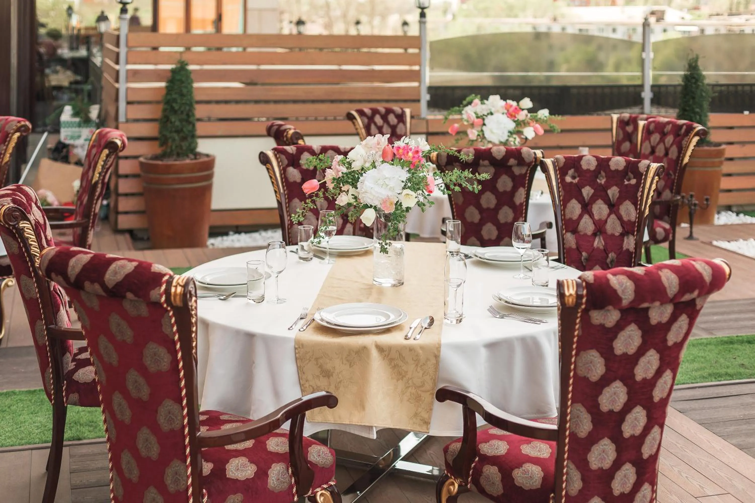 Restaurant/places to eat in Ark Palace Hotel & SPA