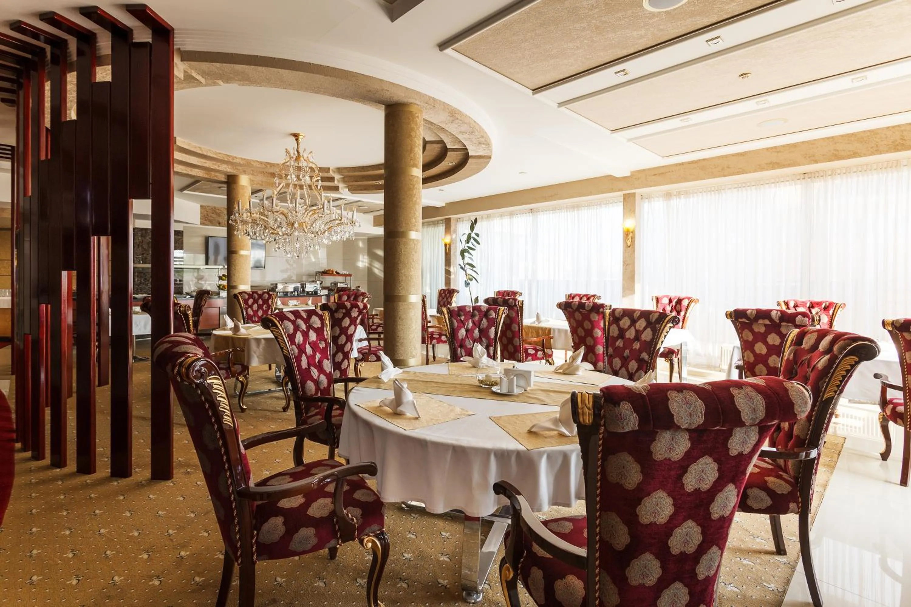 Restaurant/places to eat in Ark Palace Hotel & SPA
